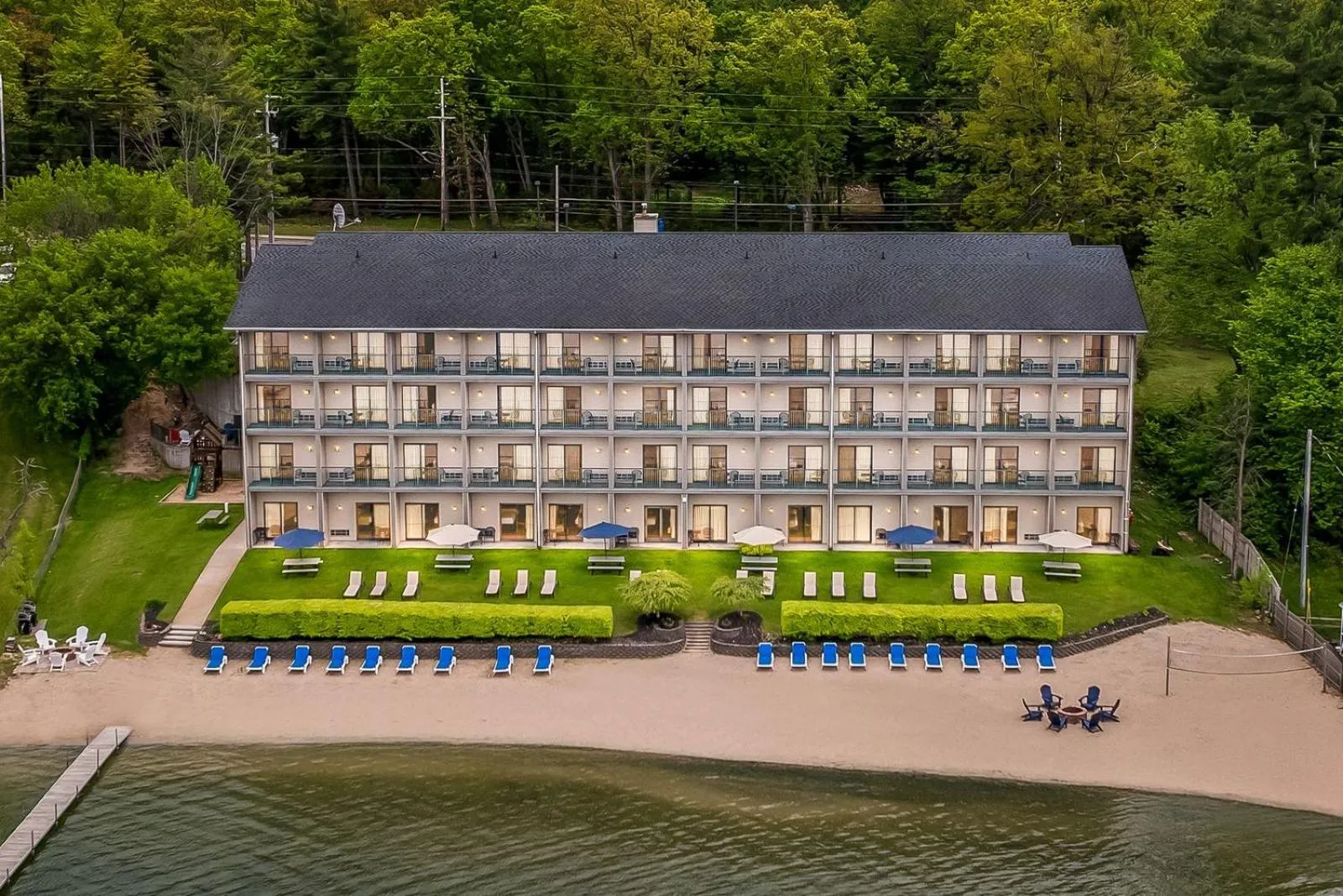 Property building in Beachfront Hotel Houghton Lake