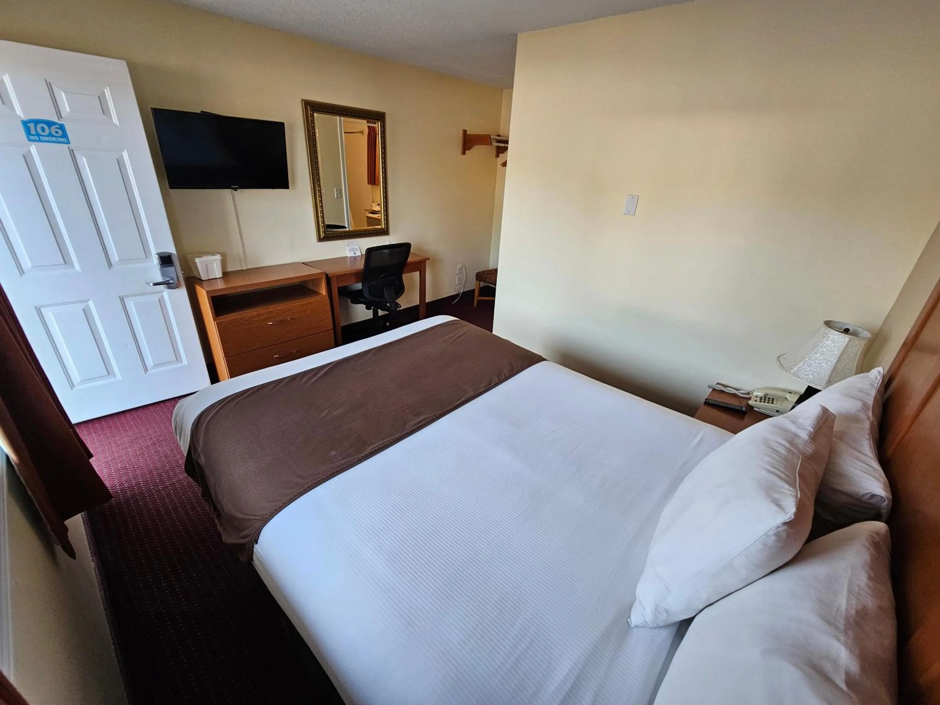 Bed in Huntsville Inn