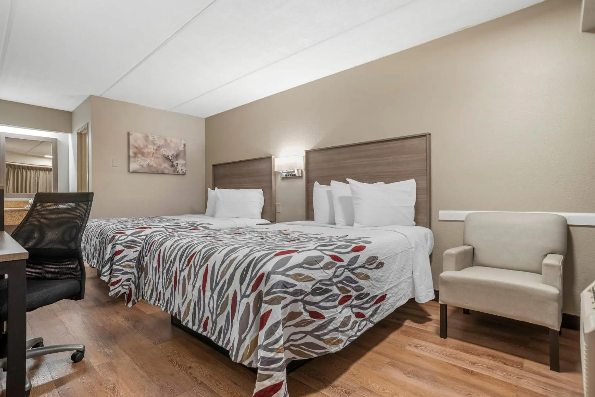 Photo of the whole room, Bed in Red Roof Inn West Monroe