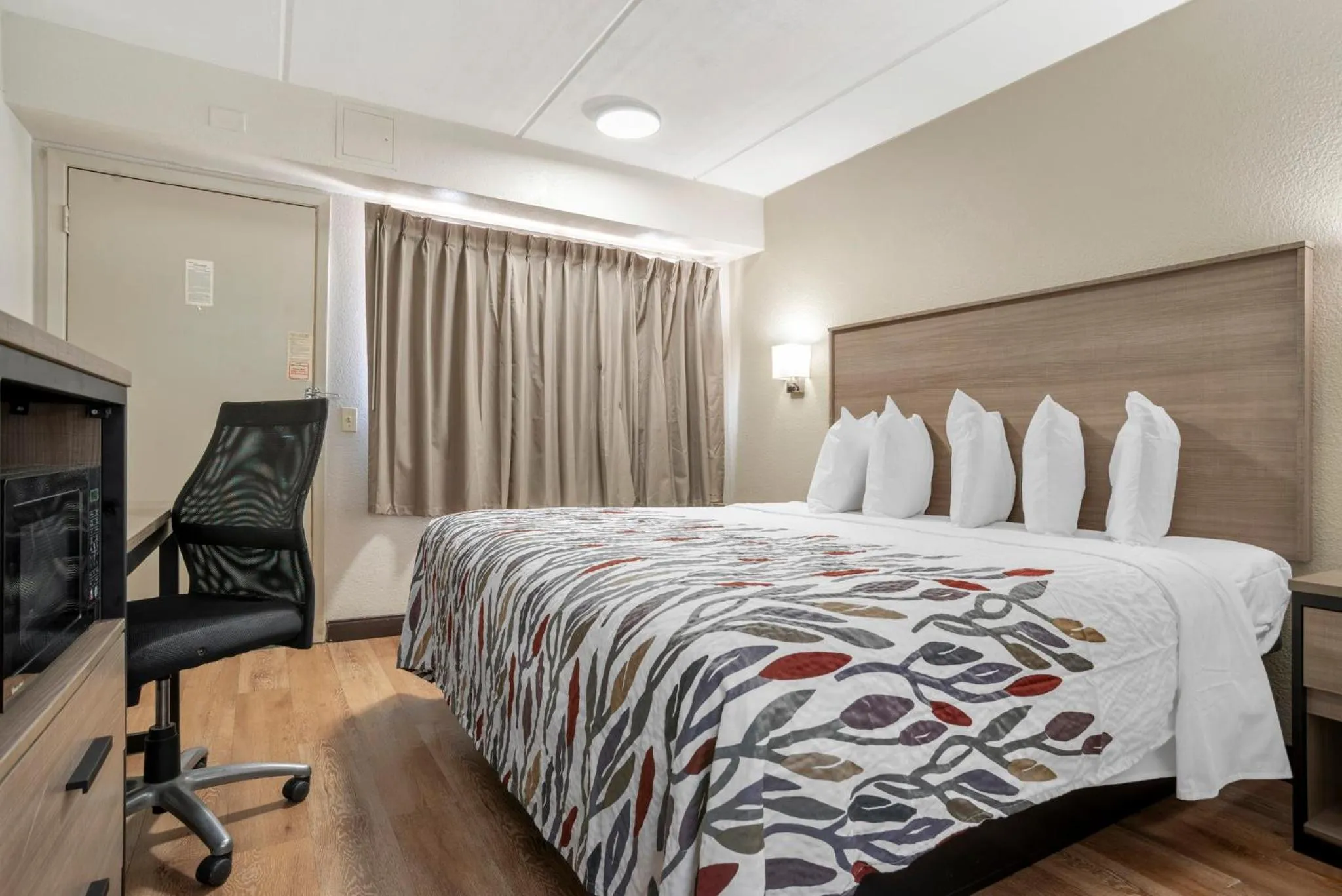 Bedroom, Bed in Red Roof Inn West Monroe