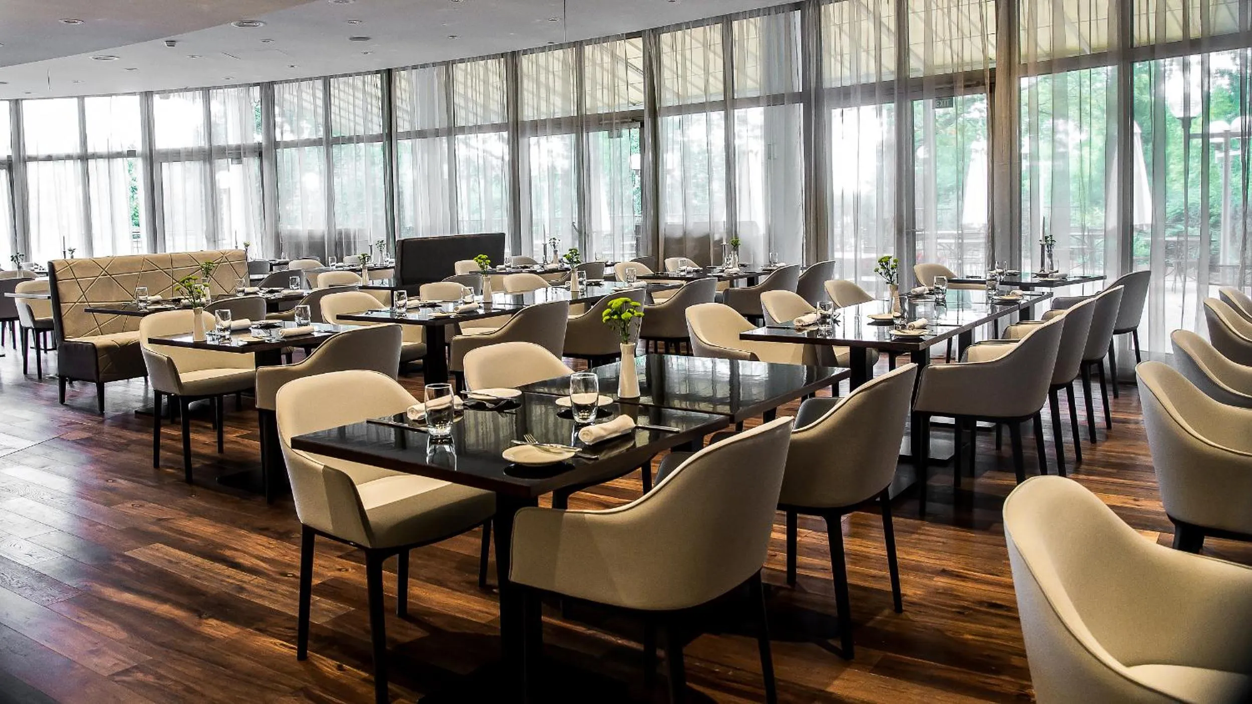 Restaurant/places to eat in NH Collection Prague