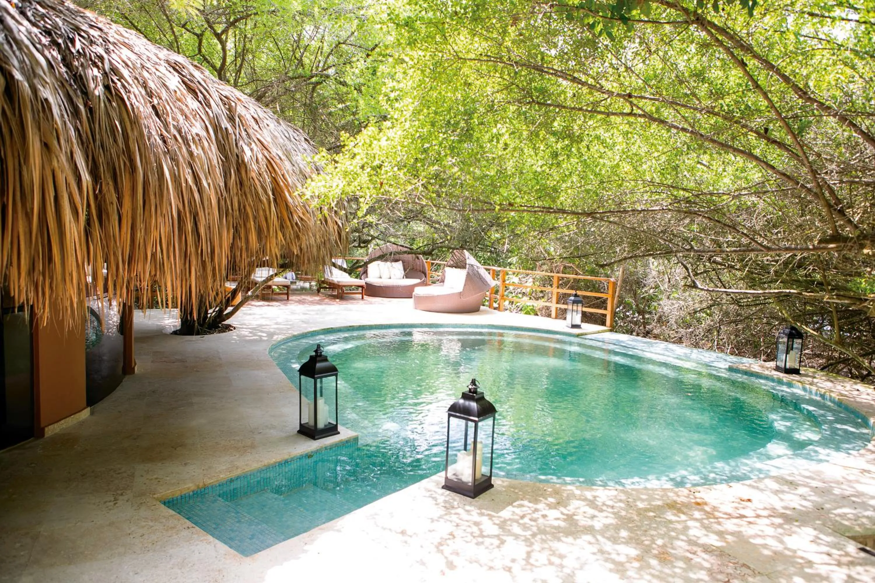 Swimming pool in Hotel Las Islas