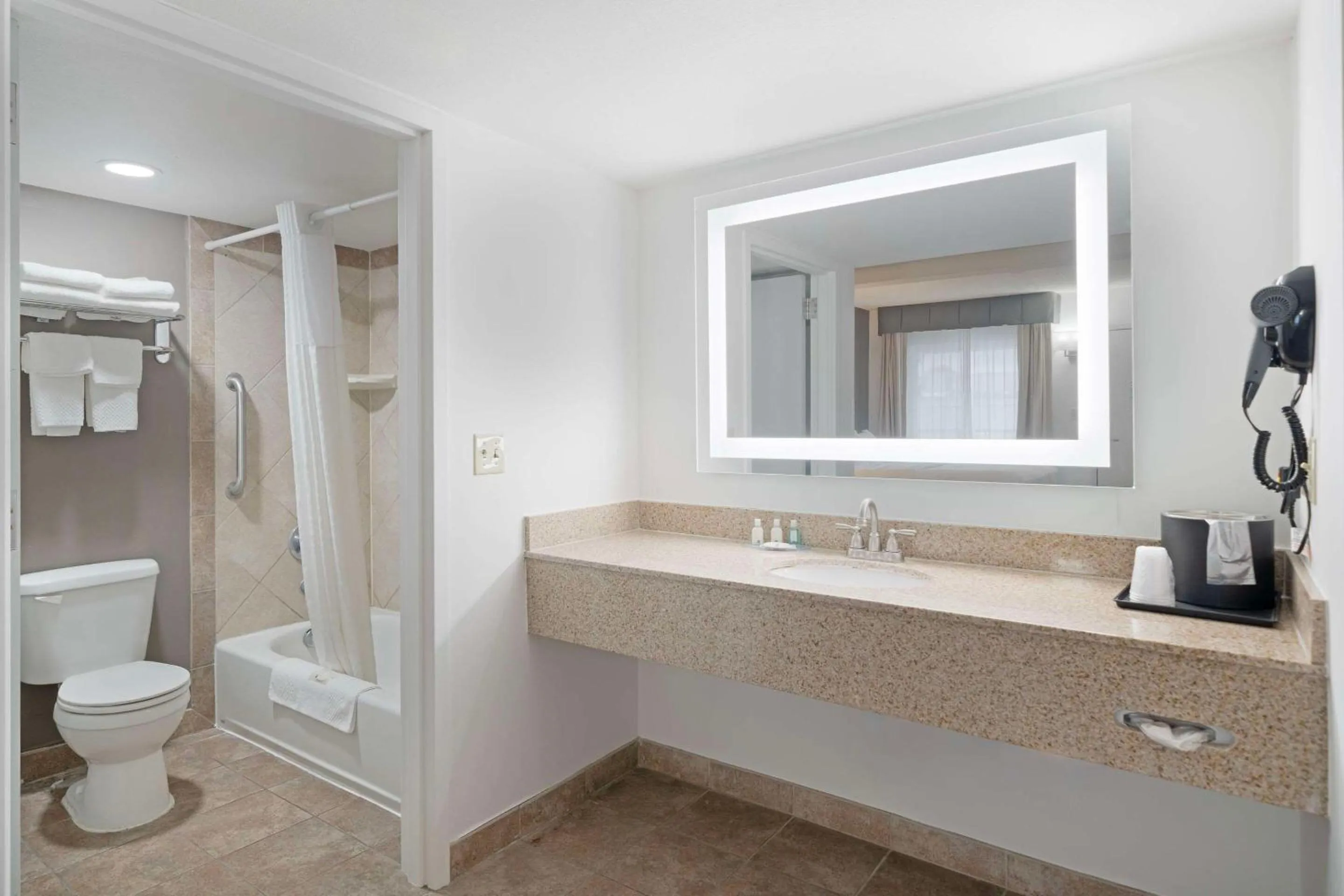 Bedroom in Quality Inn Idaho Falls