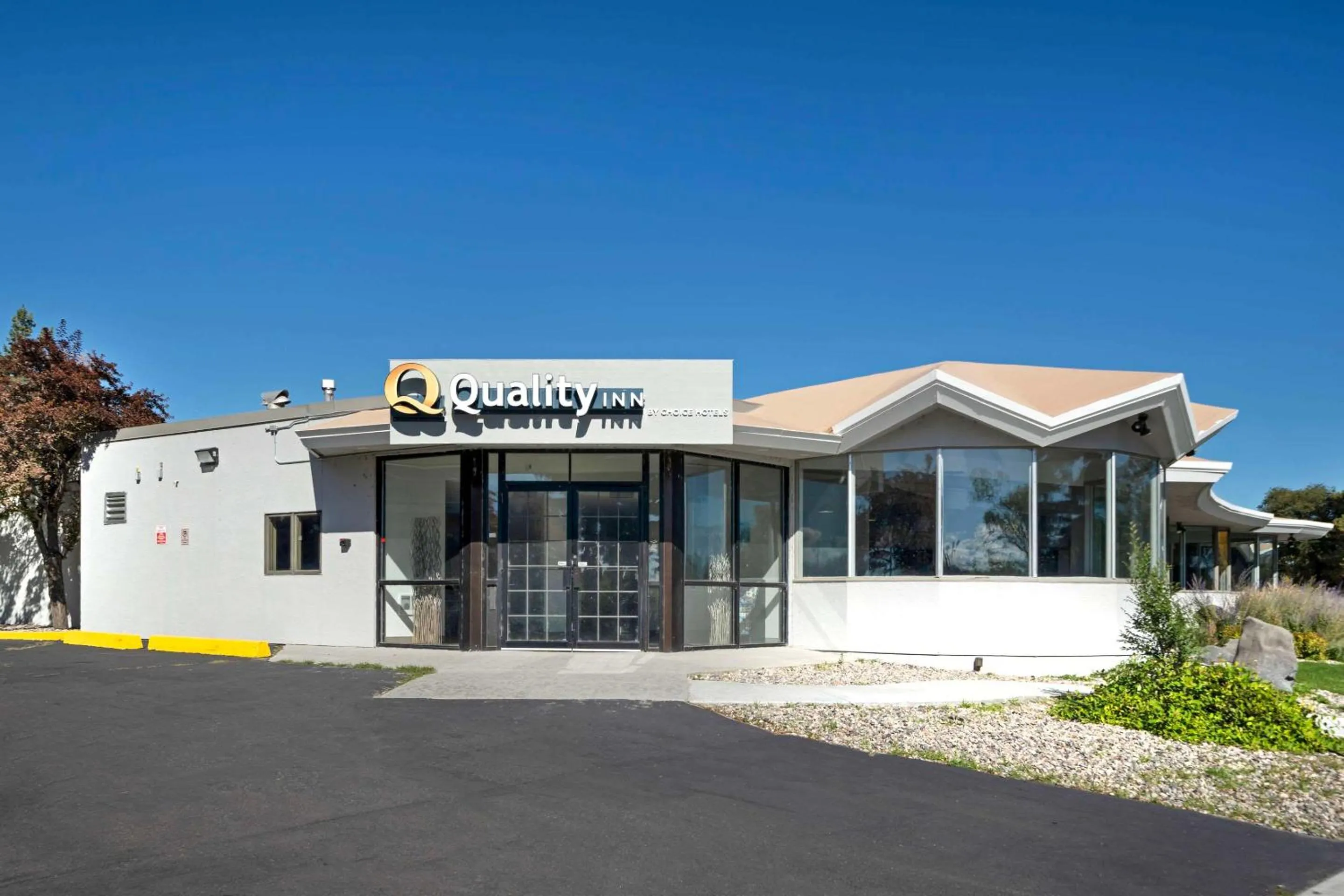 Property building in Quality Inn Idaho Falls