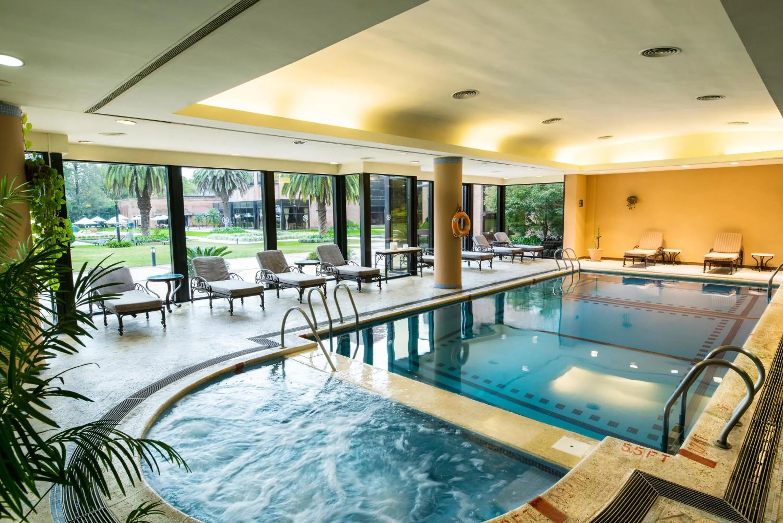 Swimming pool in Sheraton Pilar Hotel & Convention Center