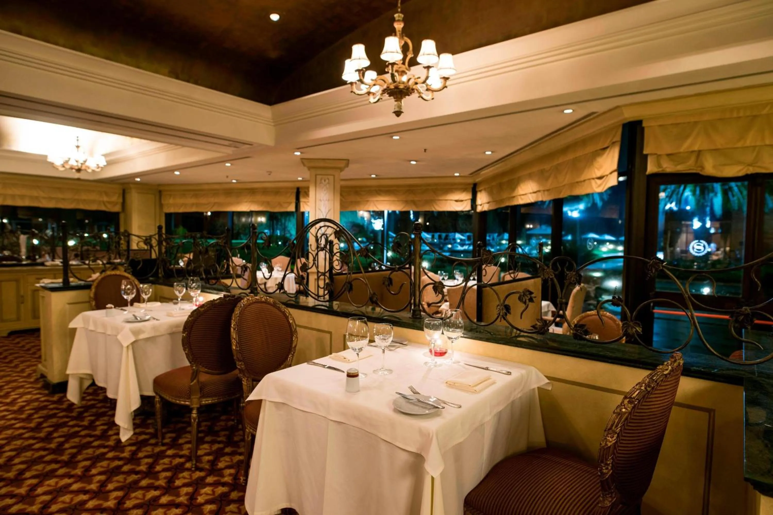 Restaurant/places to eat in Sheraton Pilar Hotel & Convention Center