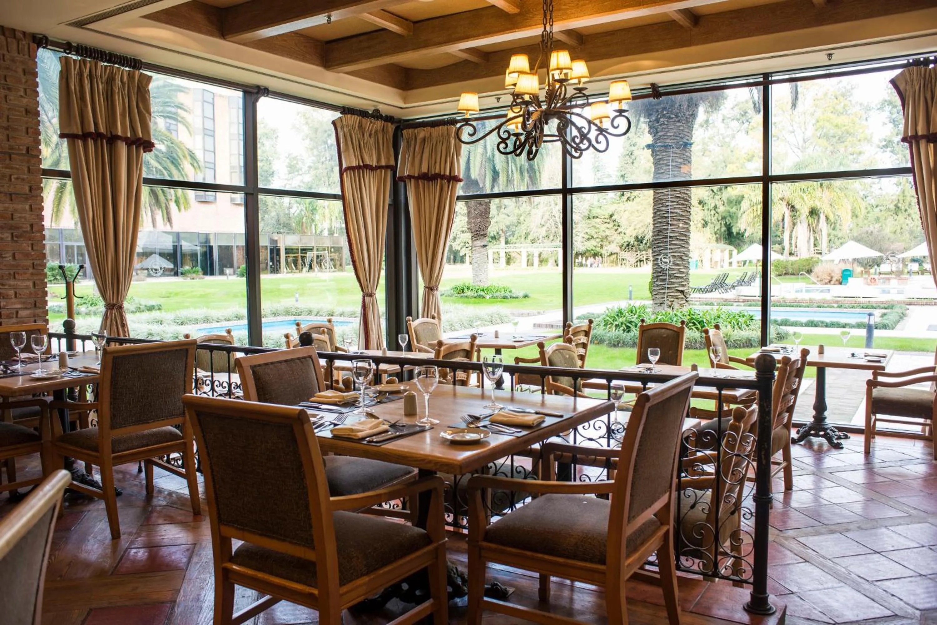 Restaurant/places to eat in Sheraton Pilar Hotel & Convention Center