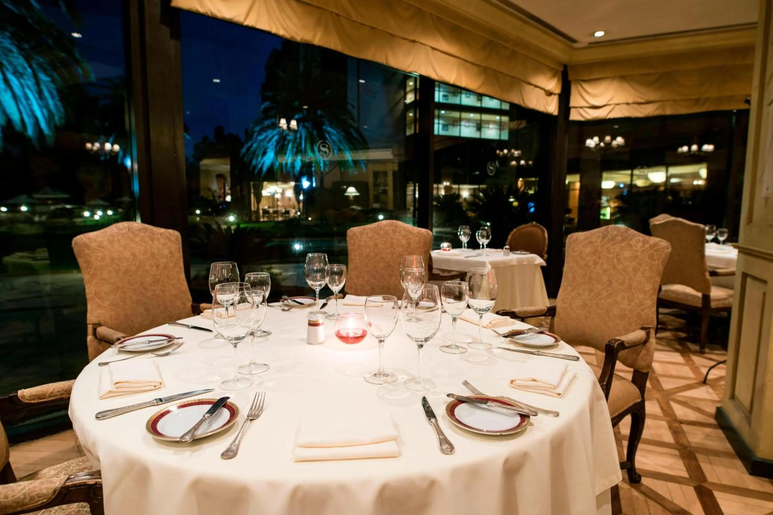 Restaurant/places to eat in Sheraton Pilar Hotel & Convention Center