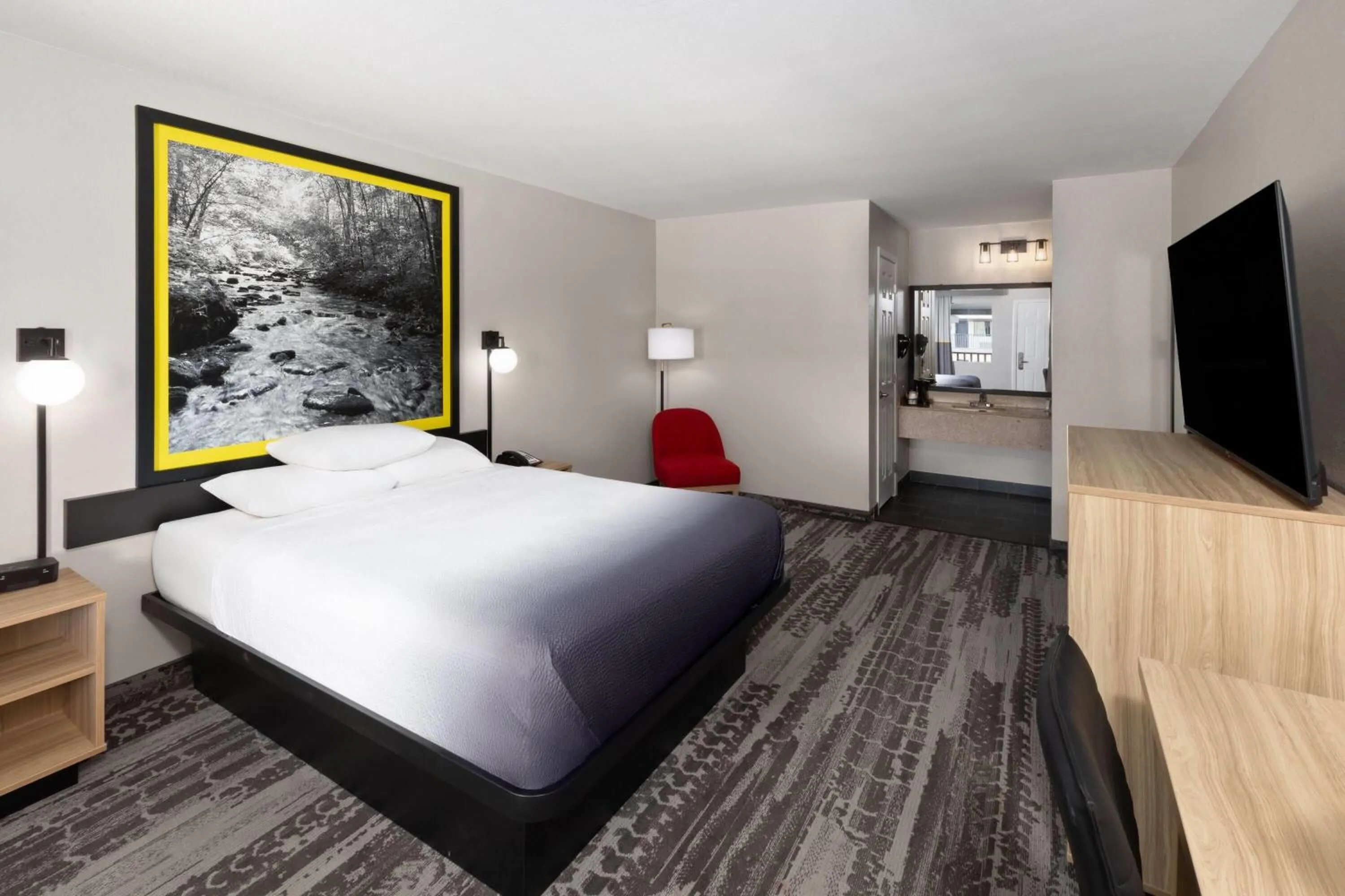 Photo of the whole room, Bed in Super 8 by Wyndham Temple S General Bruce