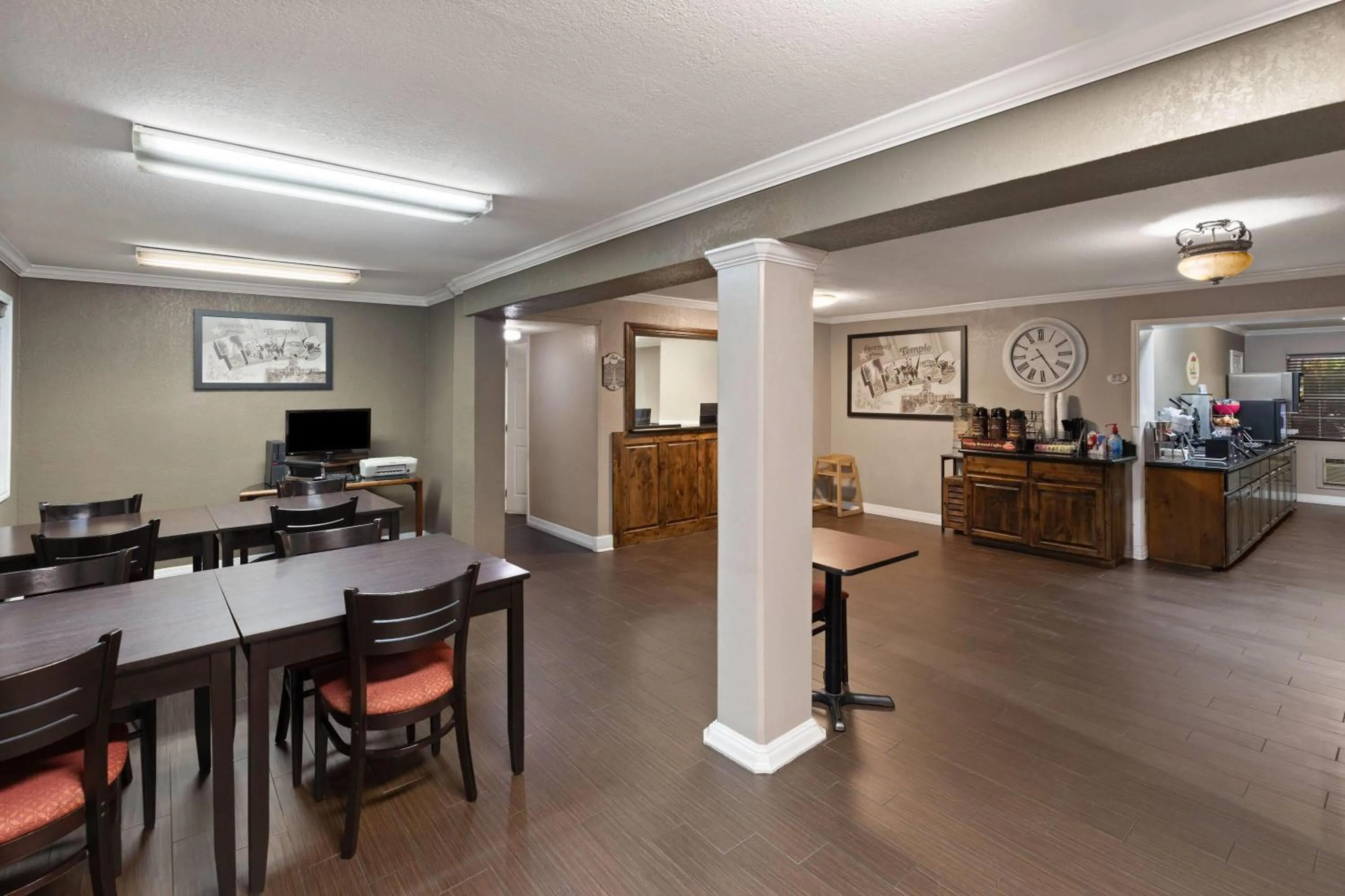 Lobby or reception in Super 8 by Wyndham Temple S General Bruce