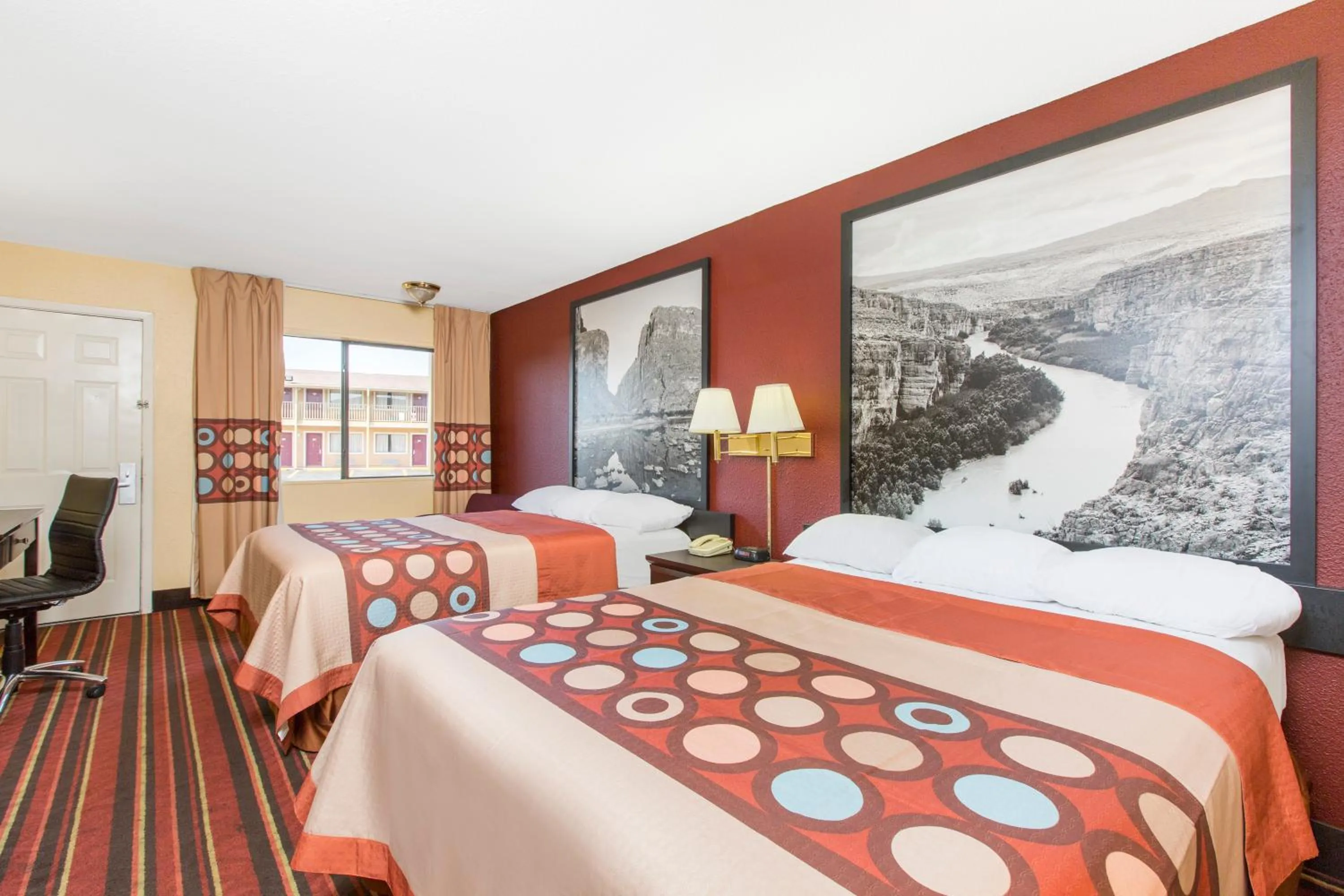 Bedroom, Bed in Super 8 by Wyndham Temple S General Bruce