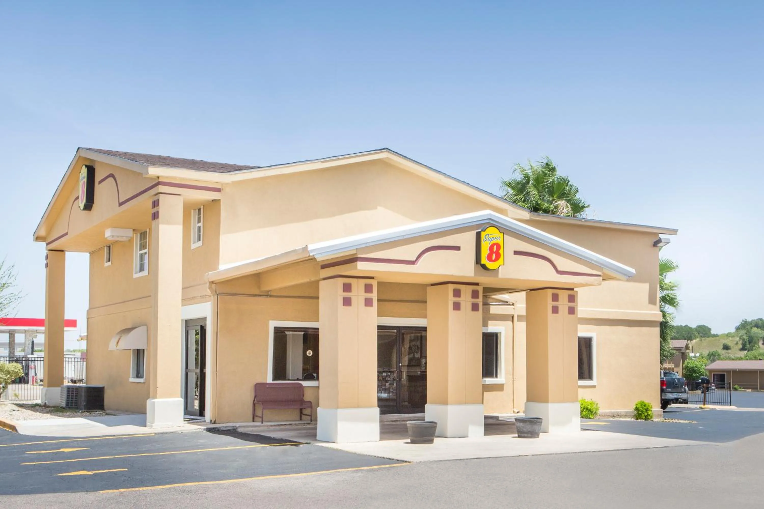 Facade/entrance in Super 8 by Wyndham Temple S General Bruce