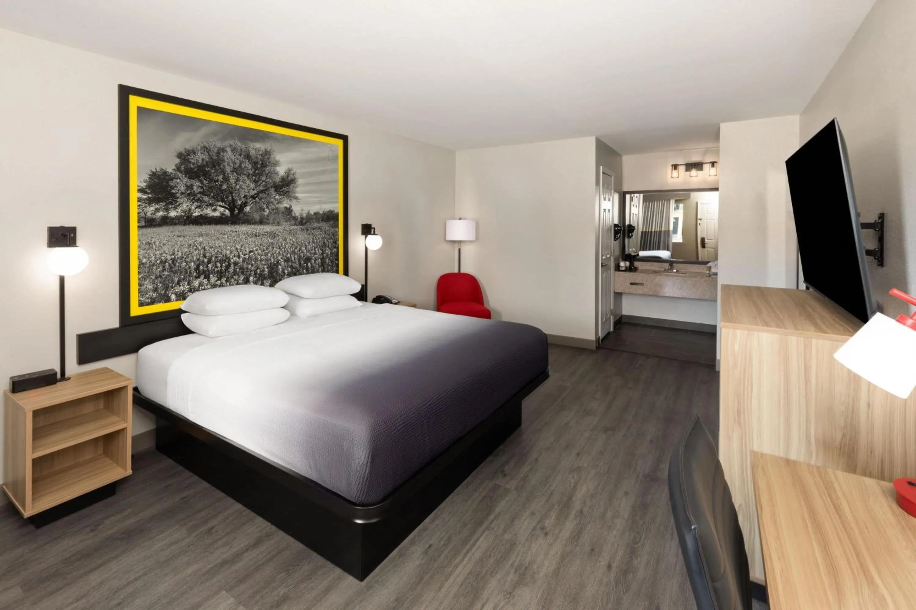 Photo of the whole room, Bed in Super 8 by Wyndham Temple S General Bruce