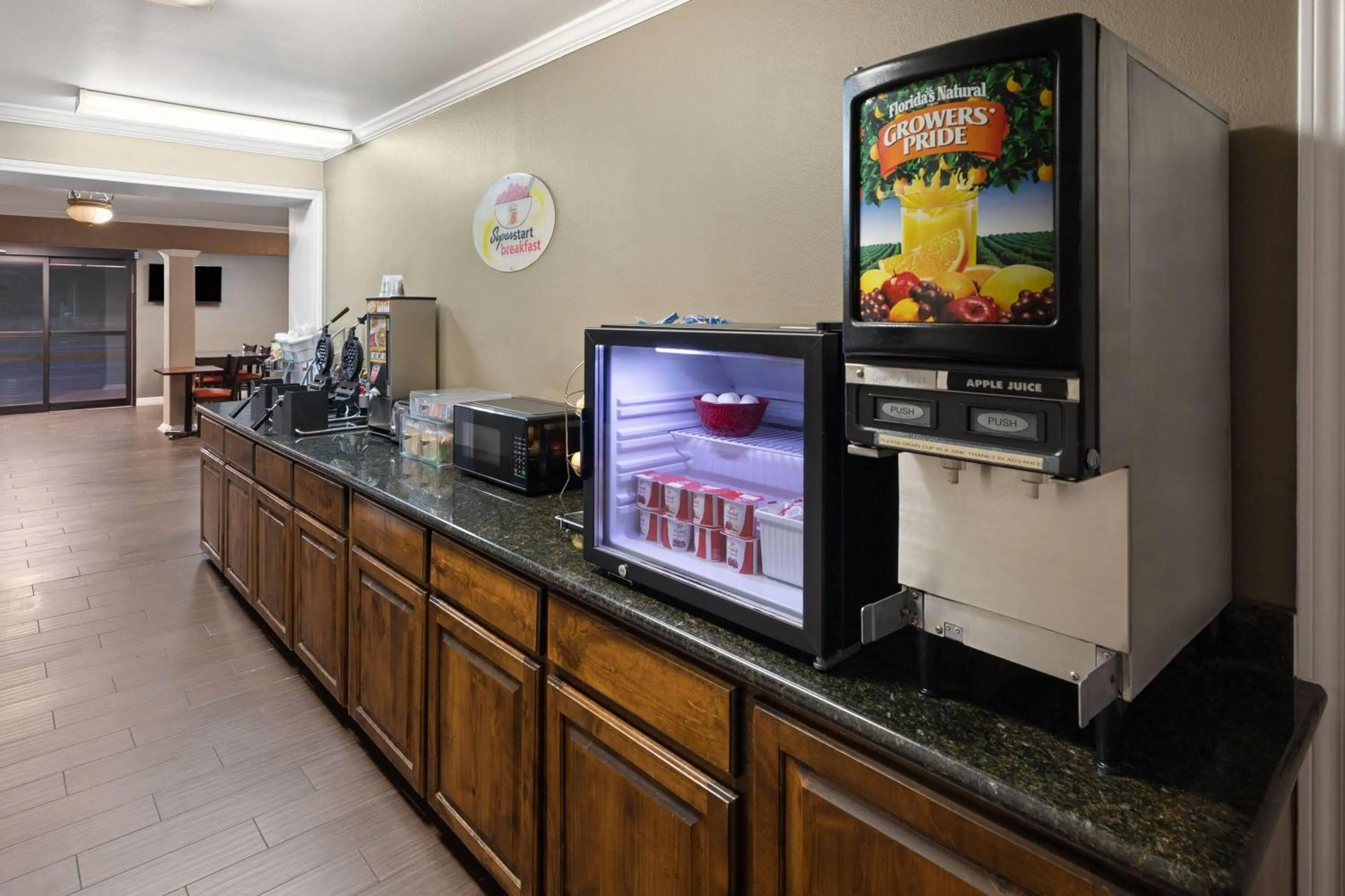 Breakfast in Super 8 by Wyndham Temple S General Bruce