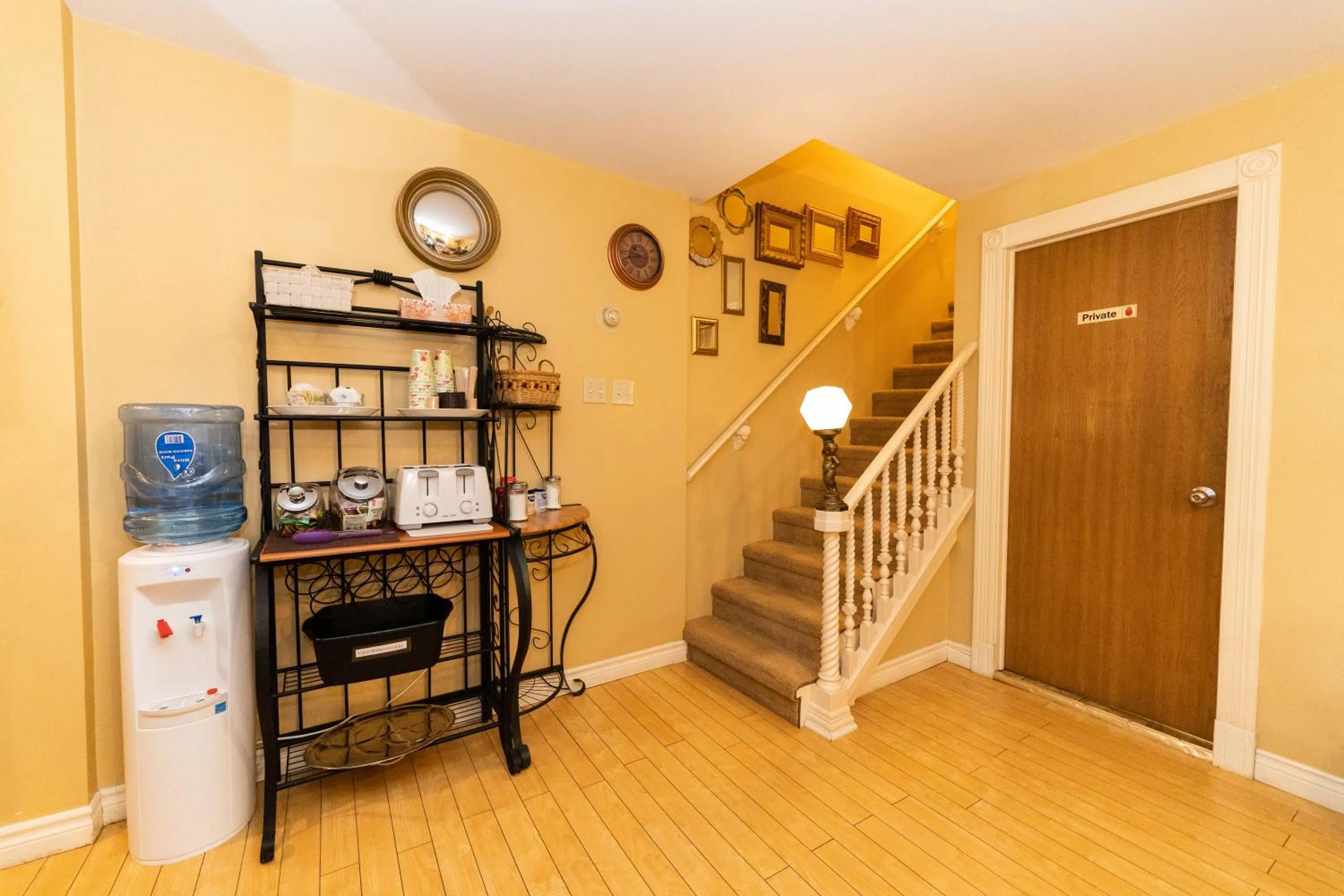 Communal lounge/ TV room in Abba Inn Guest House