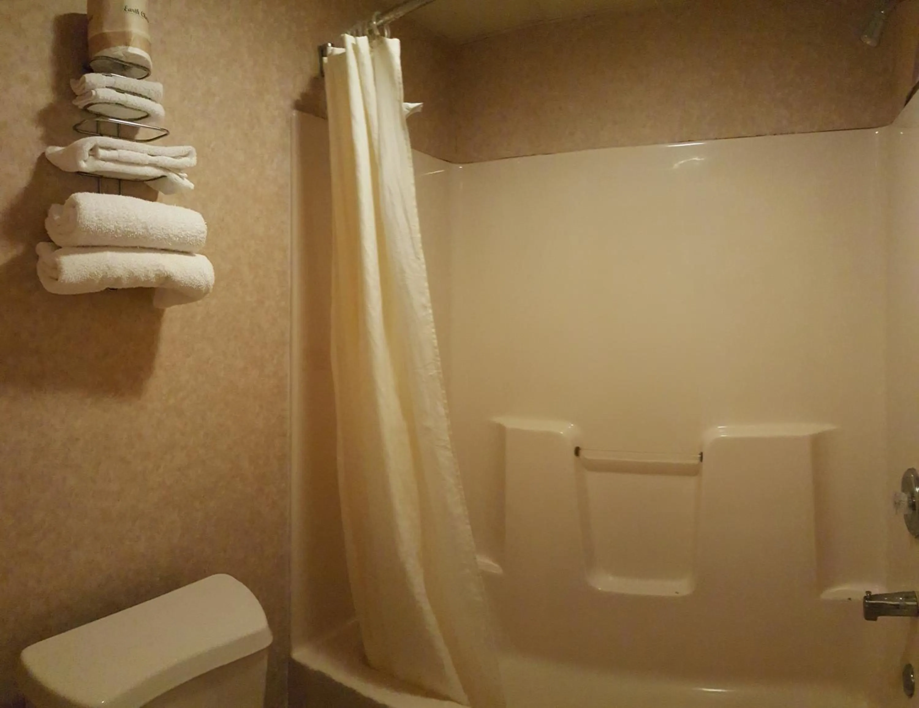 Bathroom in Atrium Inn & Suites