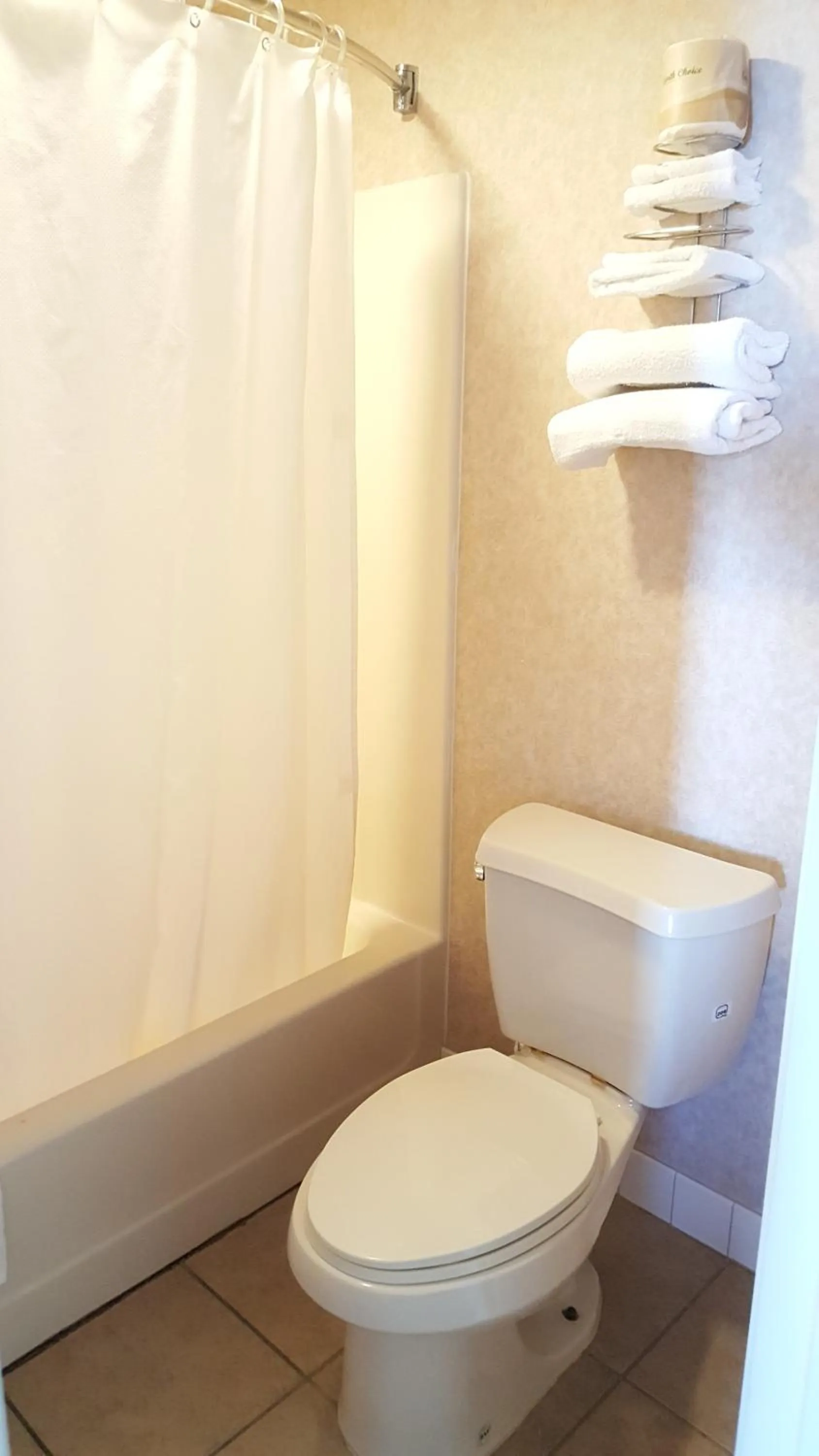 Bathroom in Atrium Inn & Suites