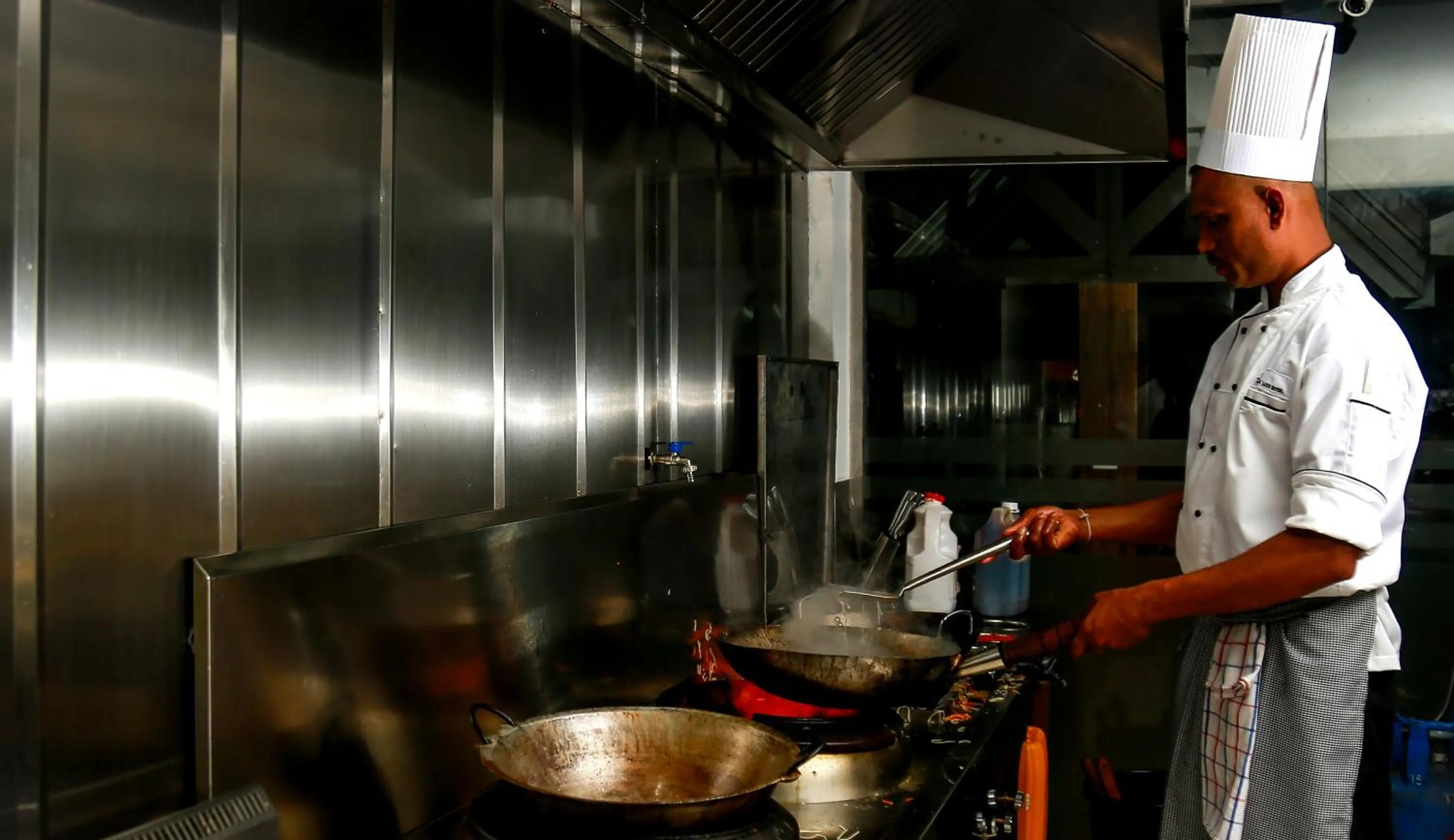 Kitchen or kitchenette in Royal Lake Hotel