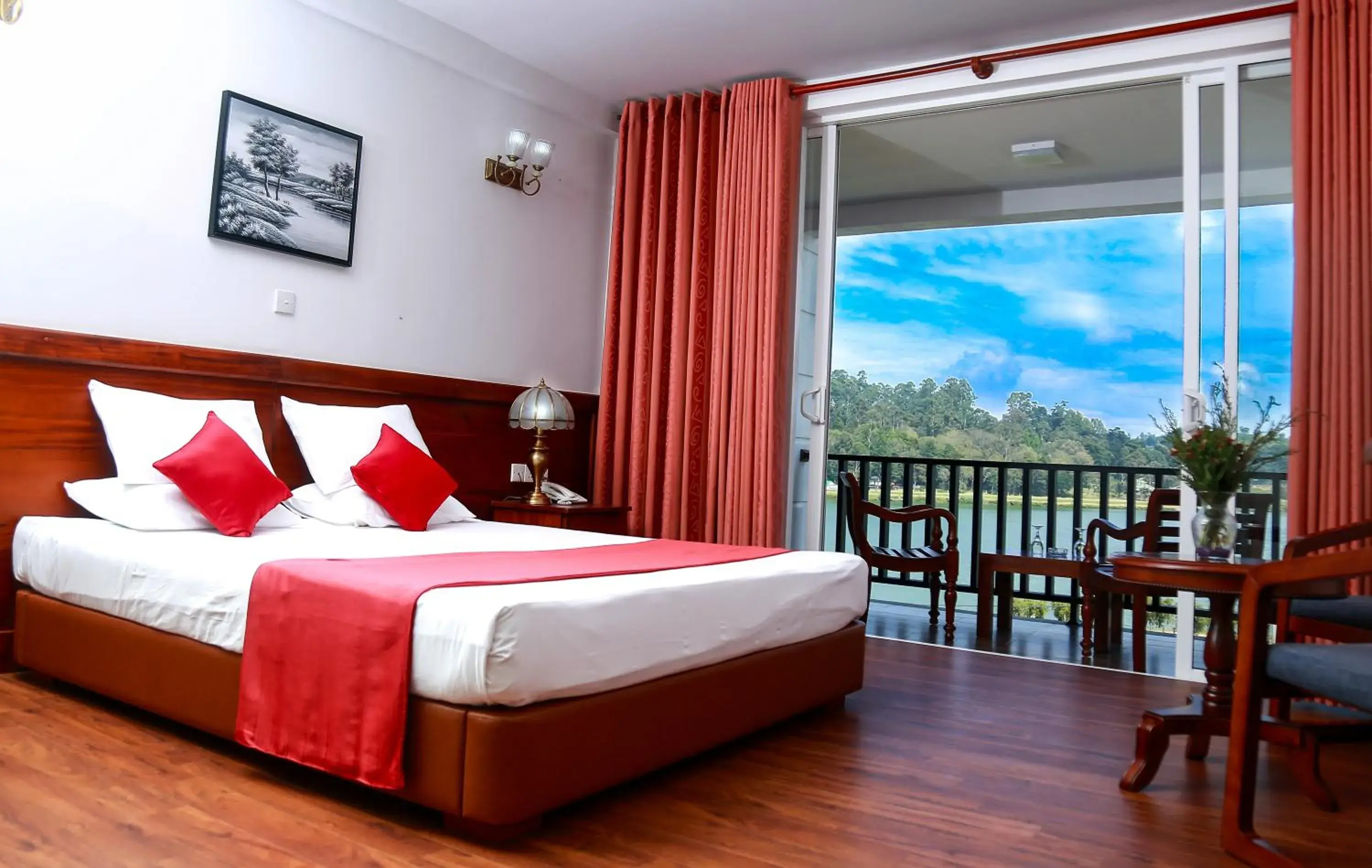 Double Room with Lake View in Royal Lake Hotel Double Room with Lake View in Royal Lake Hotel