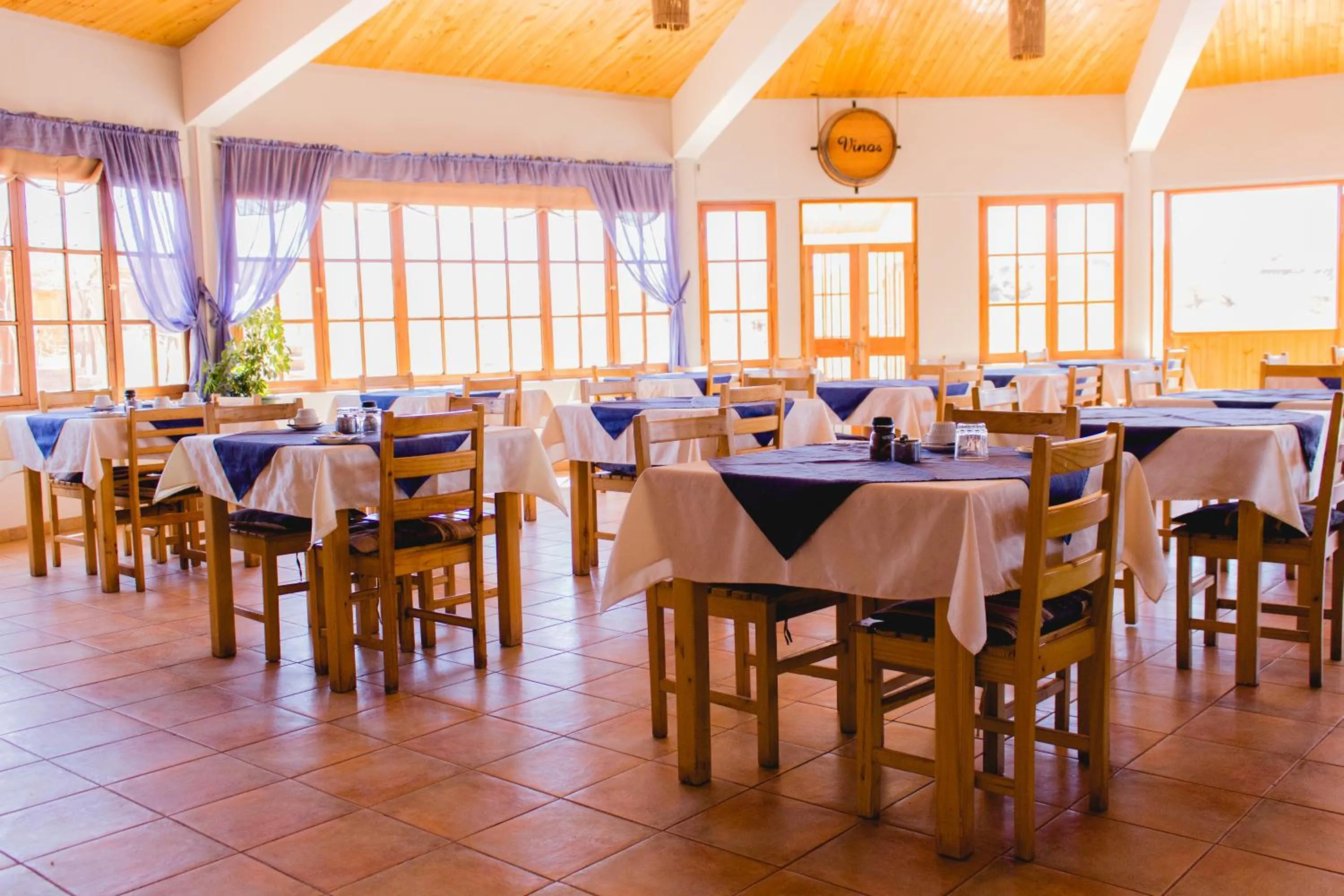 Restaurant/places to eat in Hotel Iorana Tolache