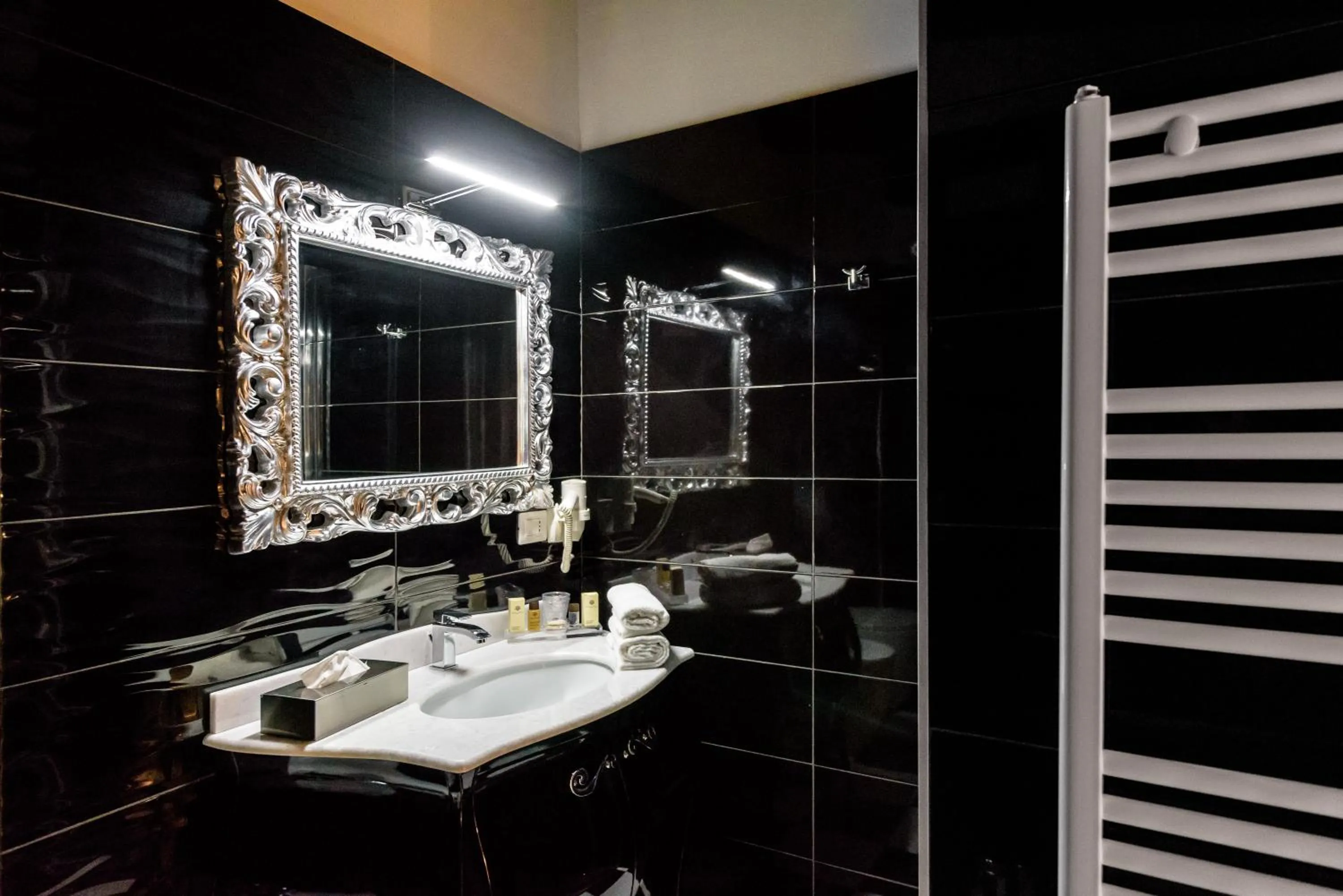 Shower in Marie Claire Apartments & Spa