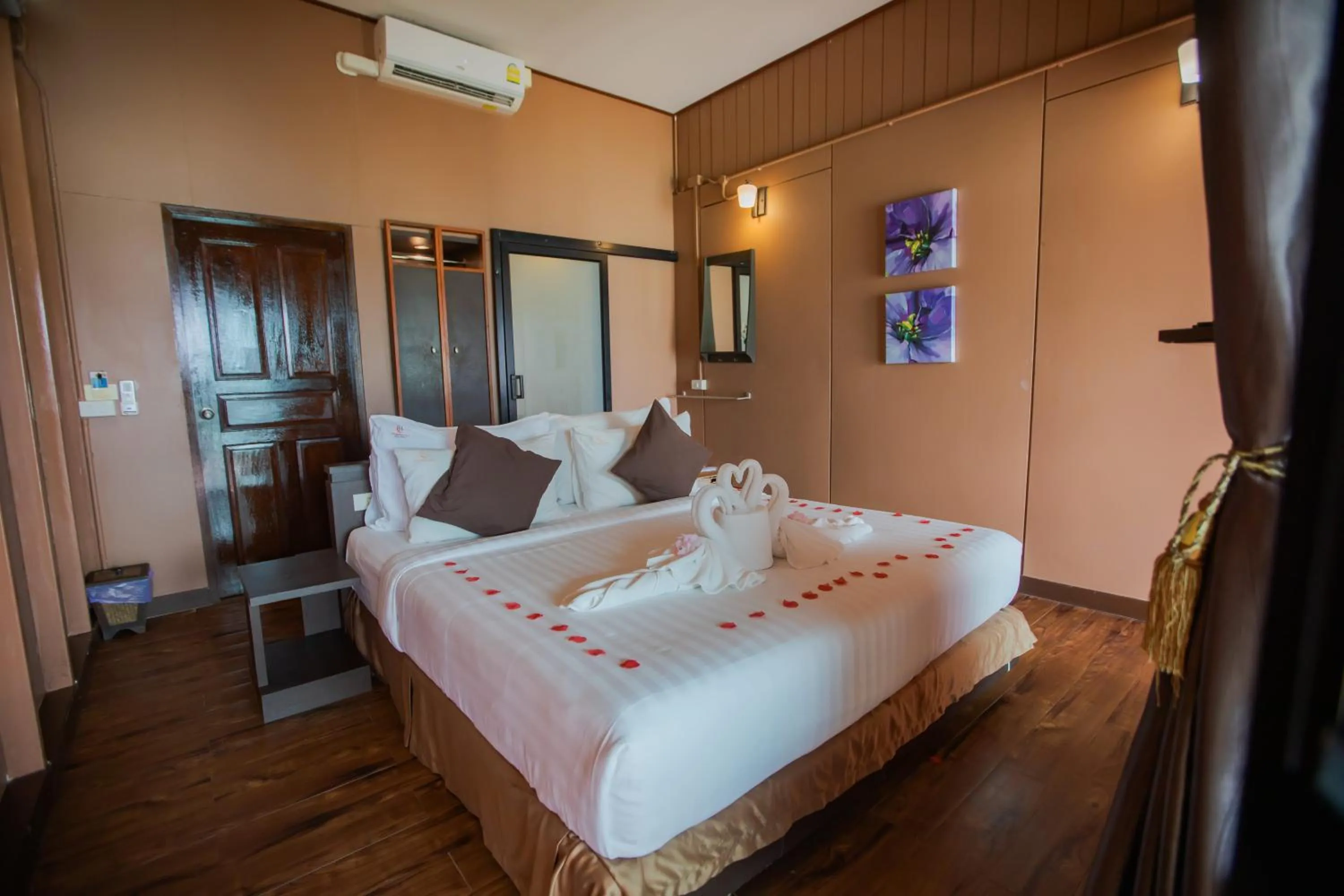 Bed in Chareena Hill Beach Resort