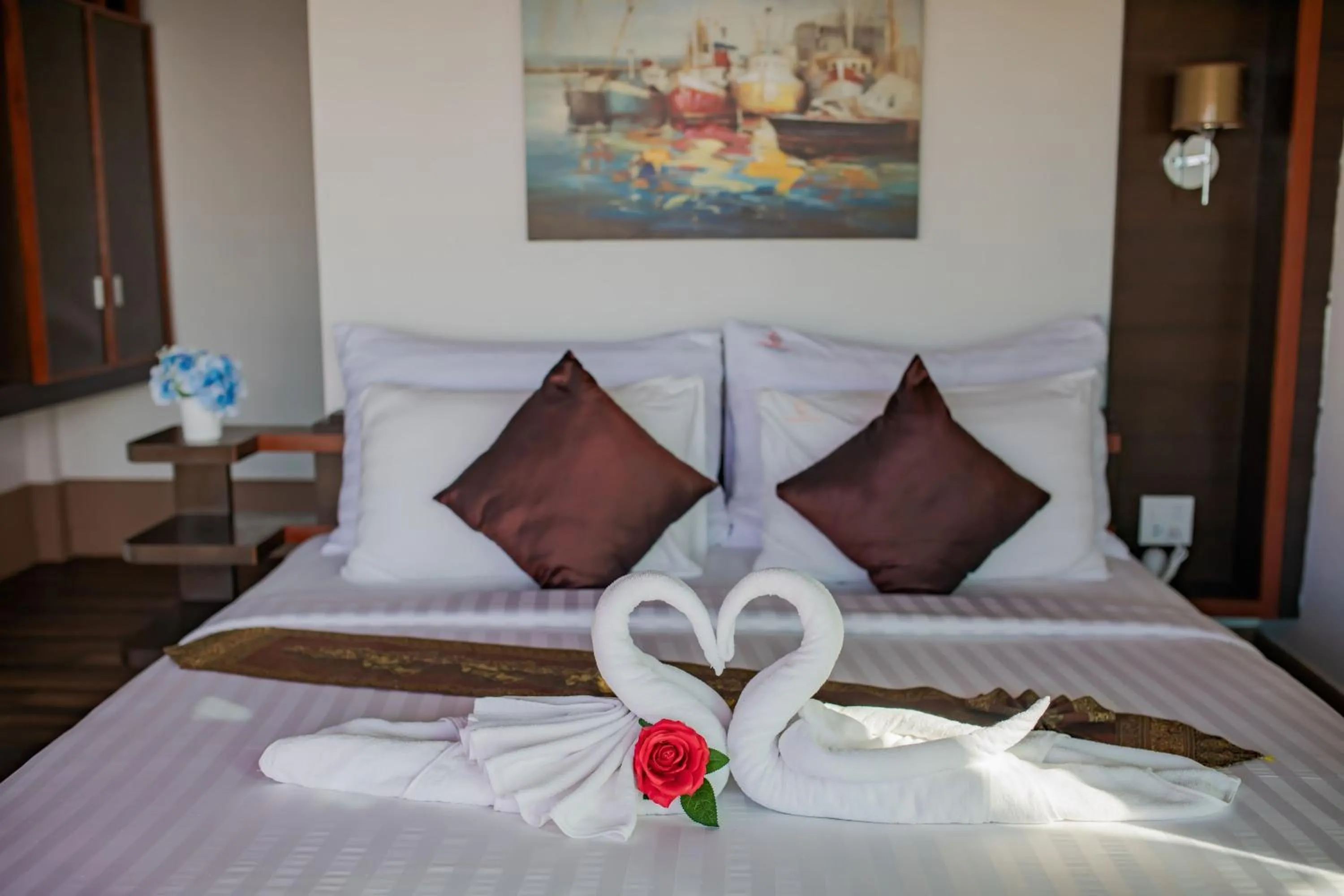 Bed in Chareena Hill Beach Resort