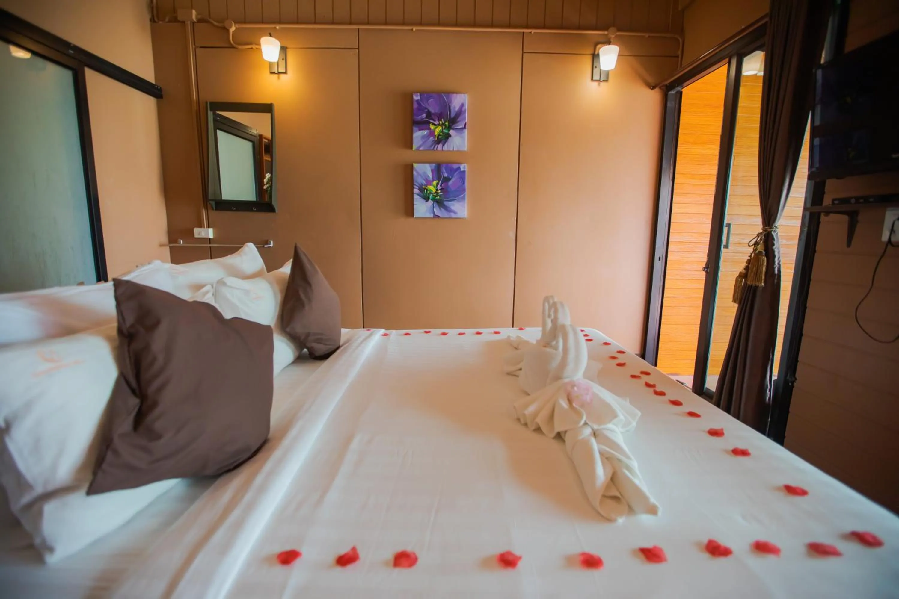 Bed in Chareena Hill Beach Resort