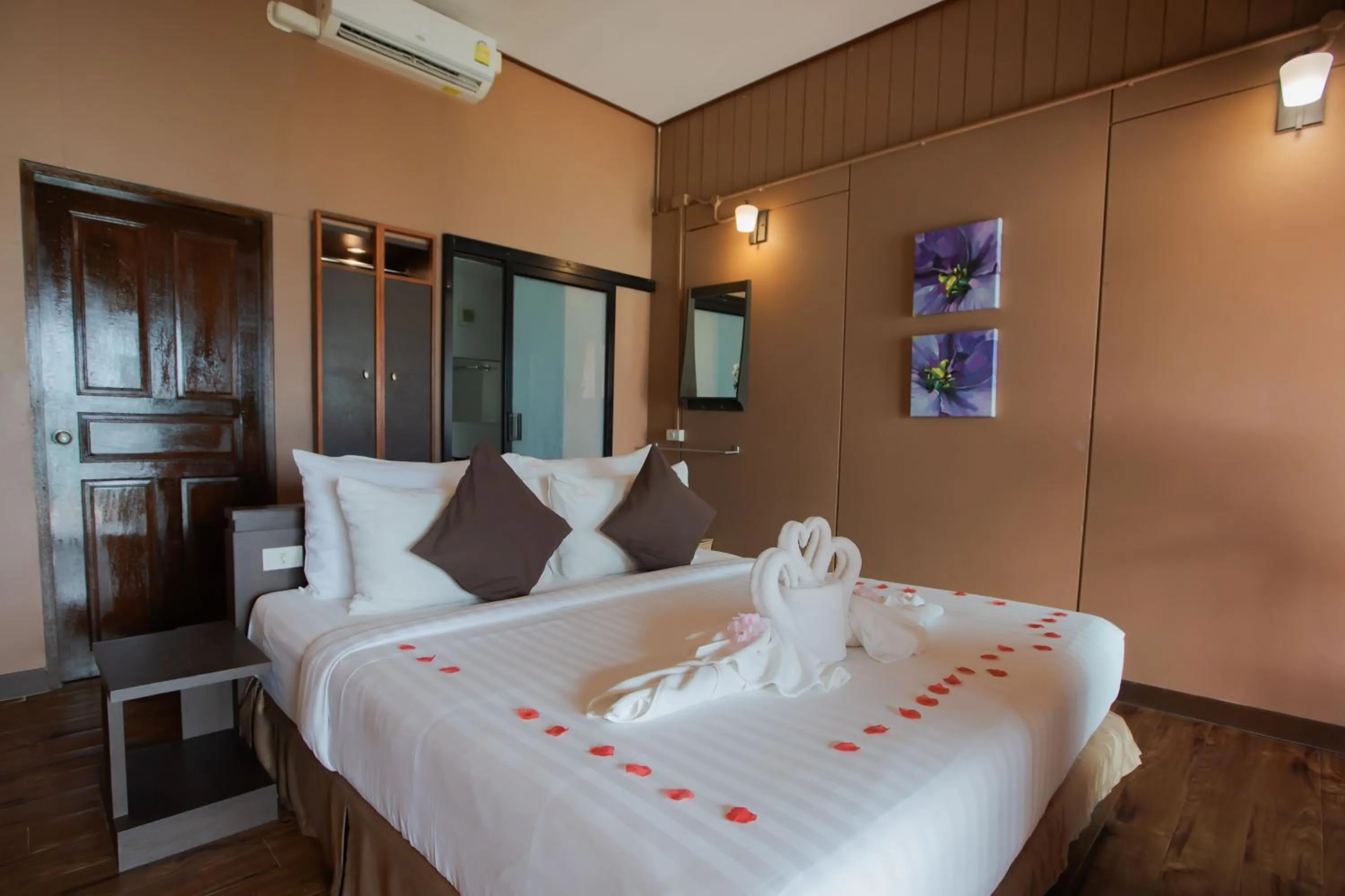 Bed in Chareena Hill Beach Resort