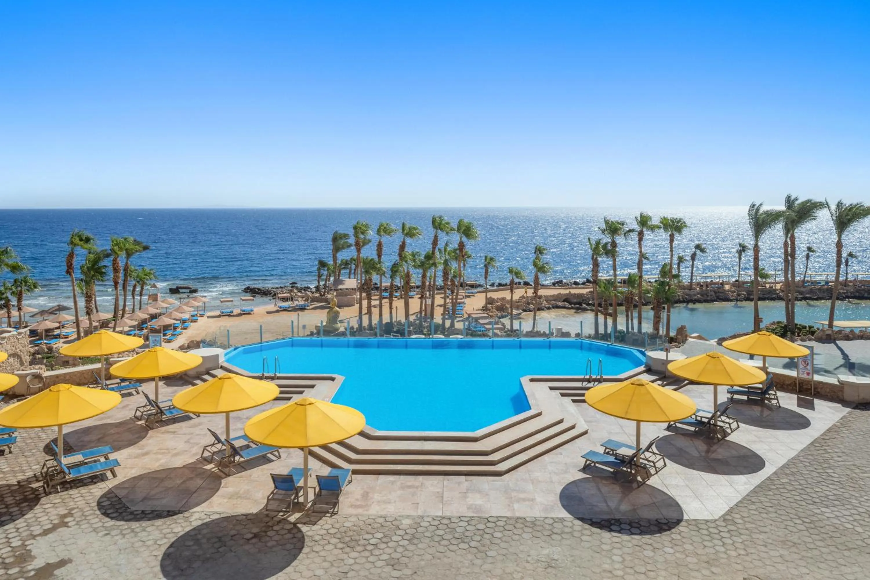 Swimming pool in Pickalbatros Citadel Resort Sahl Hasheesh