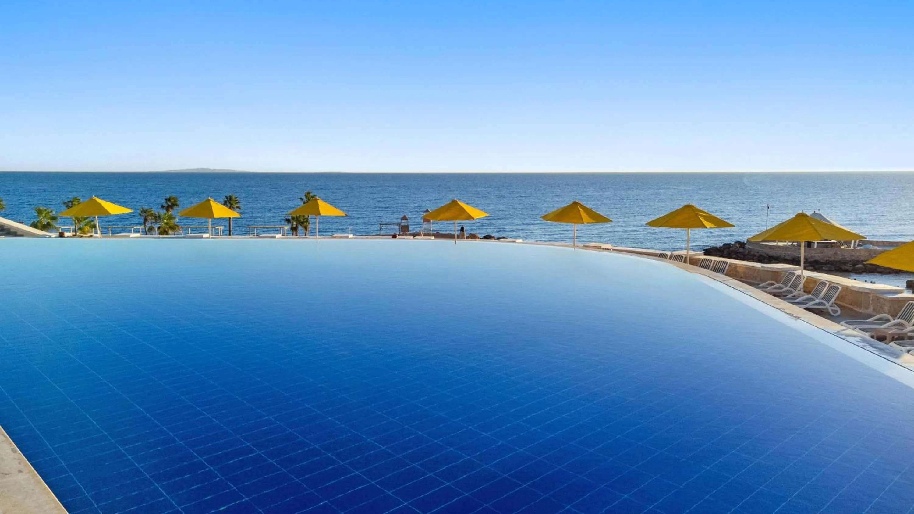 Swimming pool in Pickalbatros Citadel Resort Sahl Hasheesh