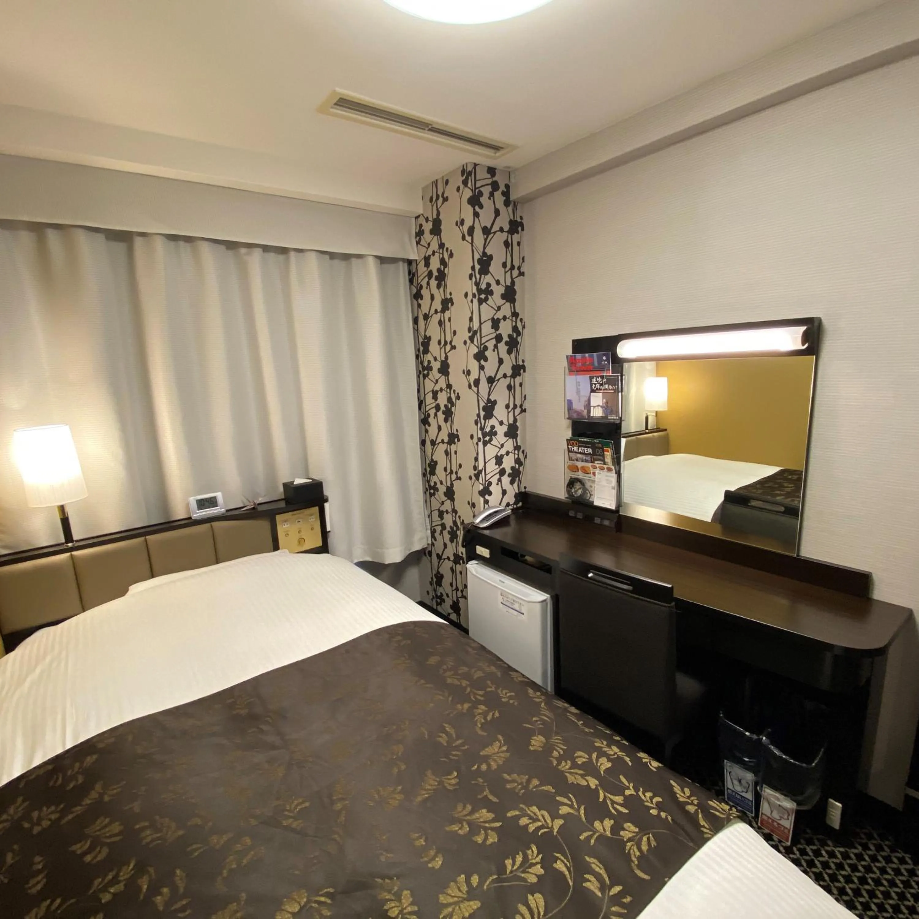 Bed in APA Hotel Toyohashi-Ekimae