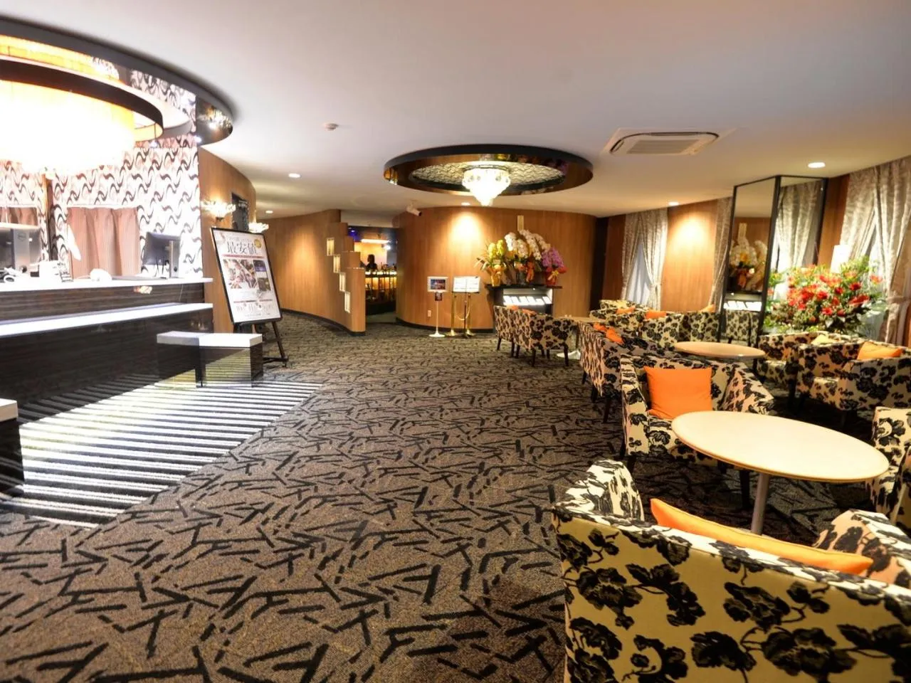Lobby or reception in APA Hotel Toyohashi-Ekimae