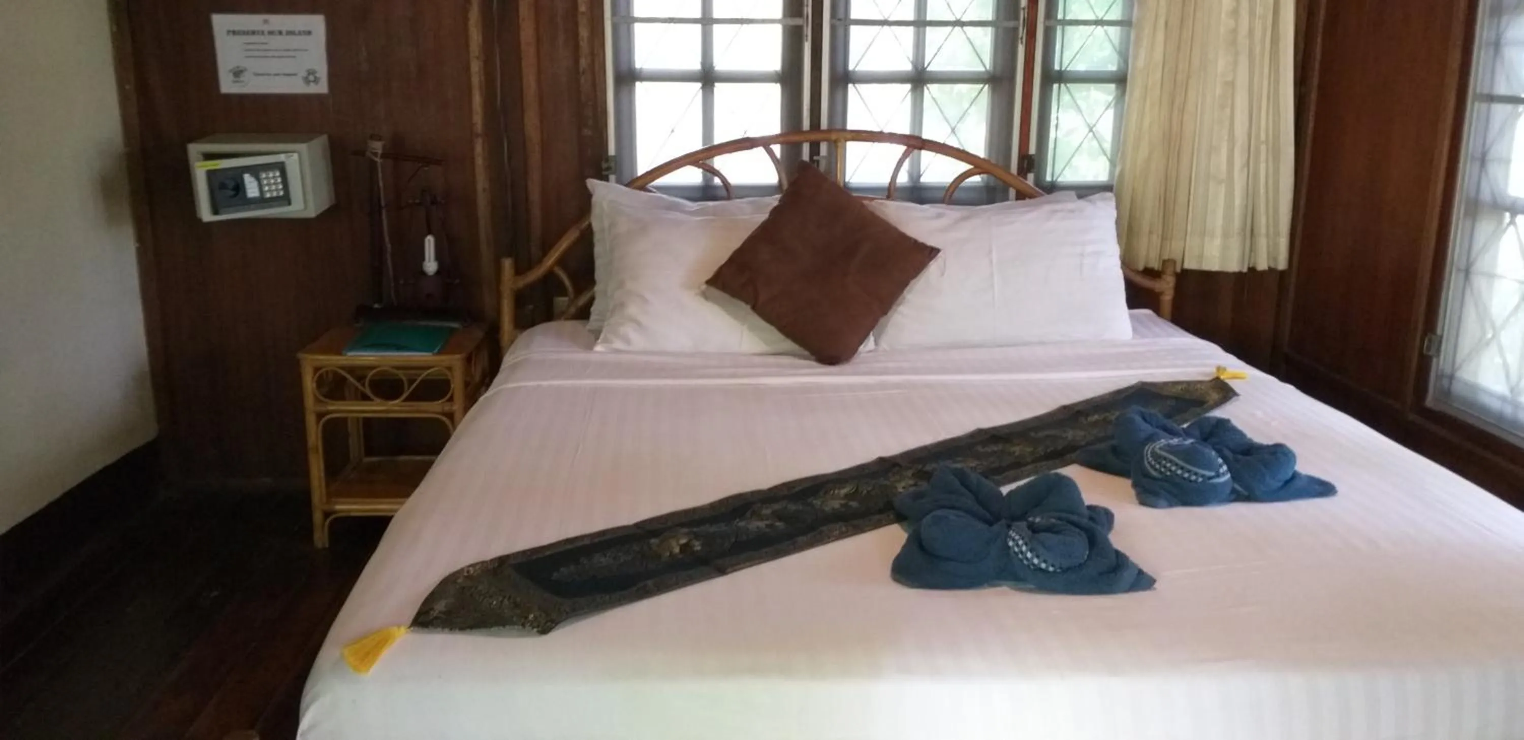 Bed in Koh Tao Royal Resort