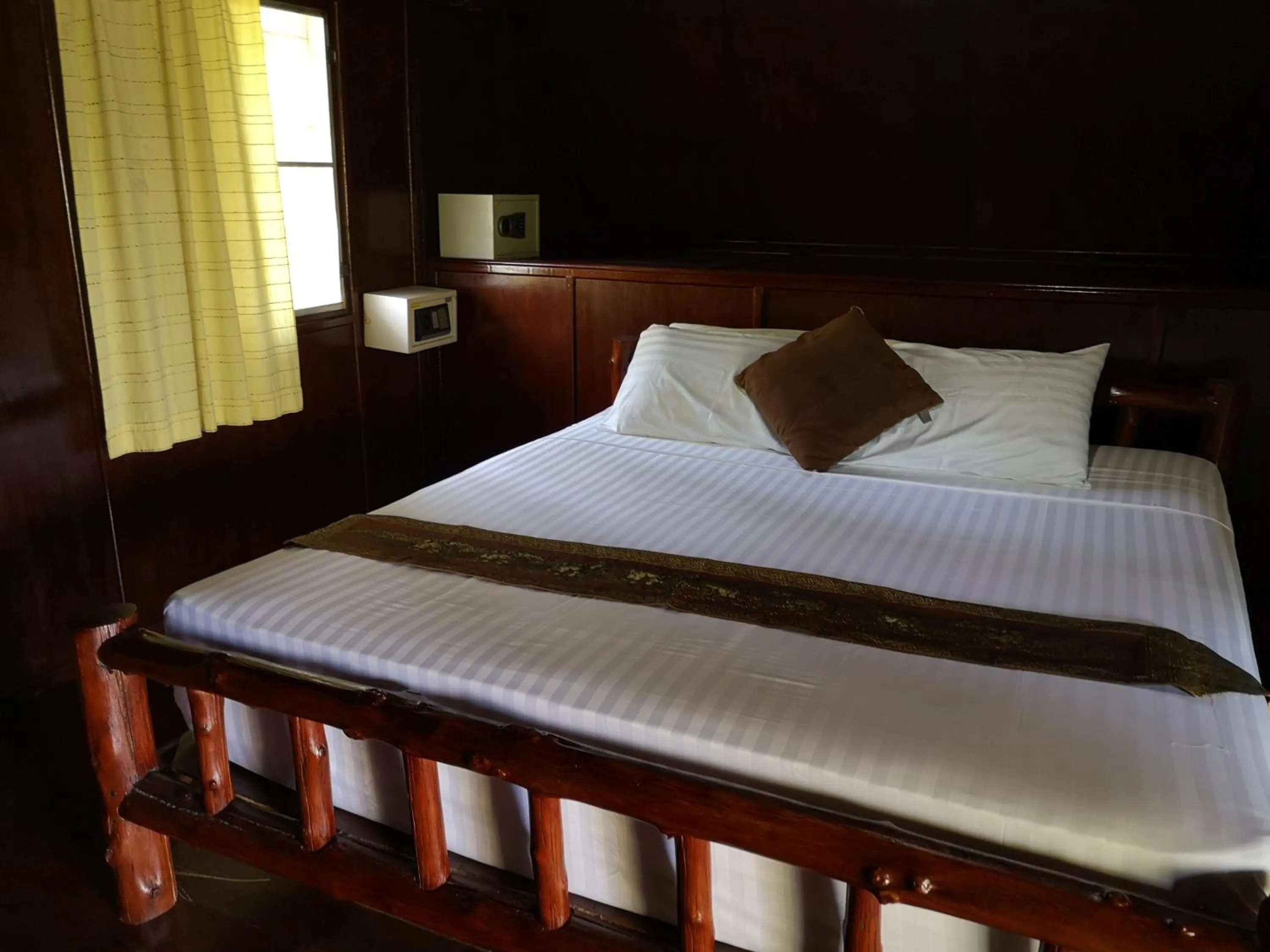 Bed in Koh Tao Royal Resort