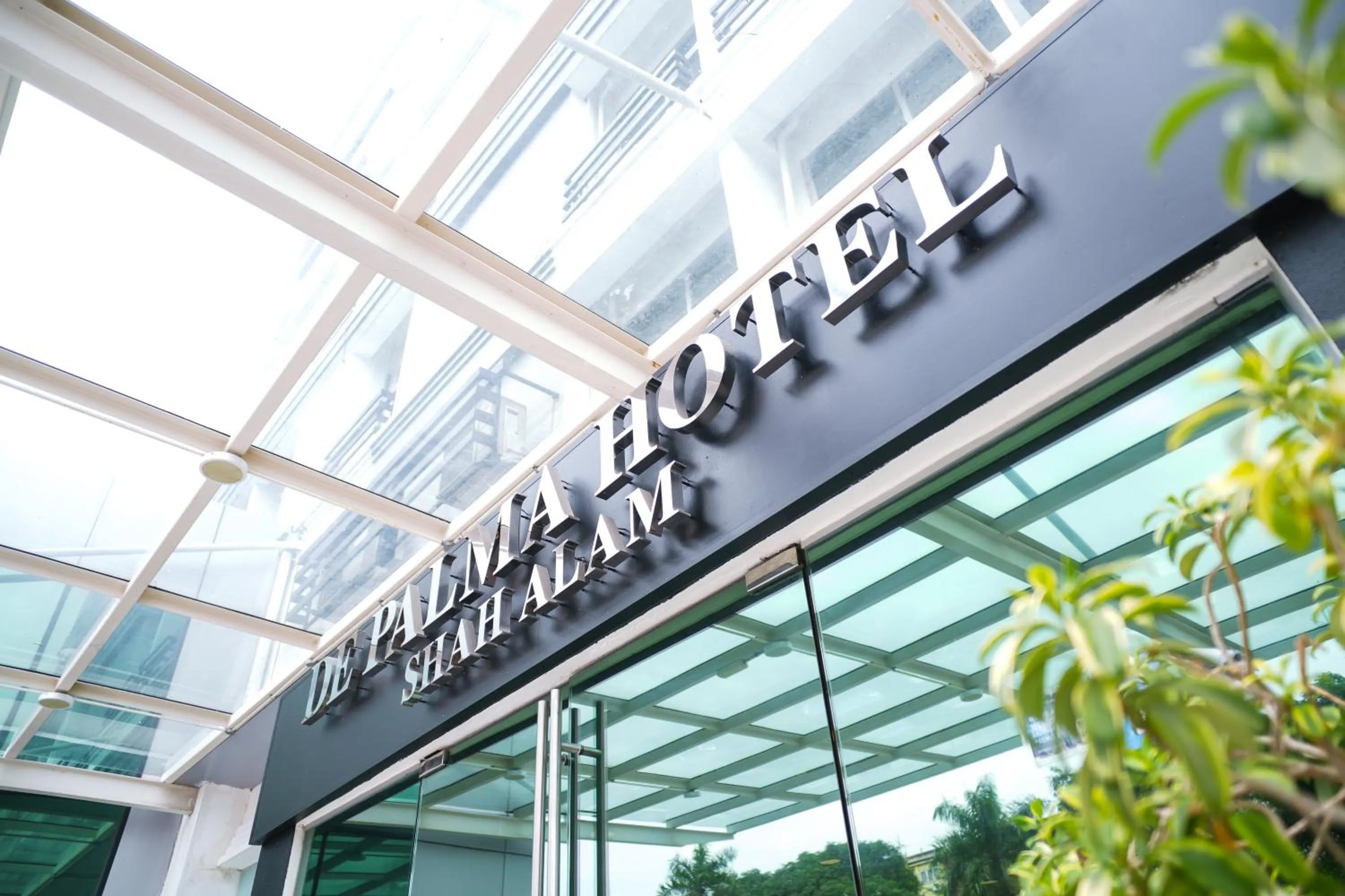 Facade/entrance in De Palma Hotel Shah Alam