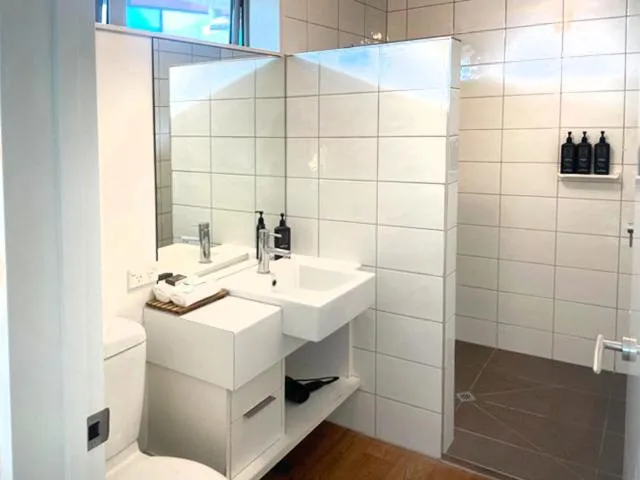 Navigate Seaside Hotel & Apartments