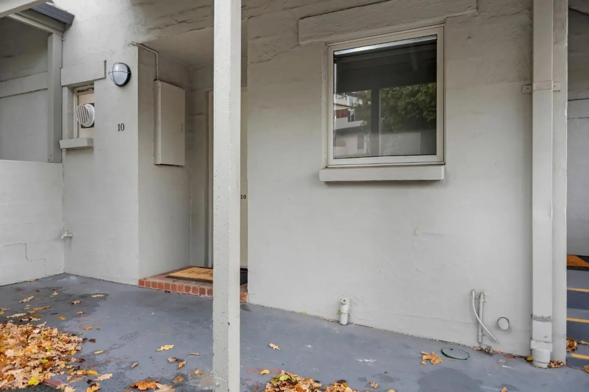 Two-Bedroom Apartment with shared Courtyard includes Free Parking and Wifi in Elphin Serviced Apartments Two-Bedroom Apartment with shared Courtyard includes Free Parking and Wifi in Elphin Serviced Apartments