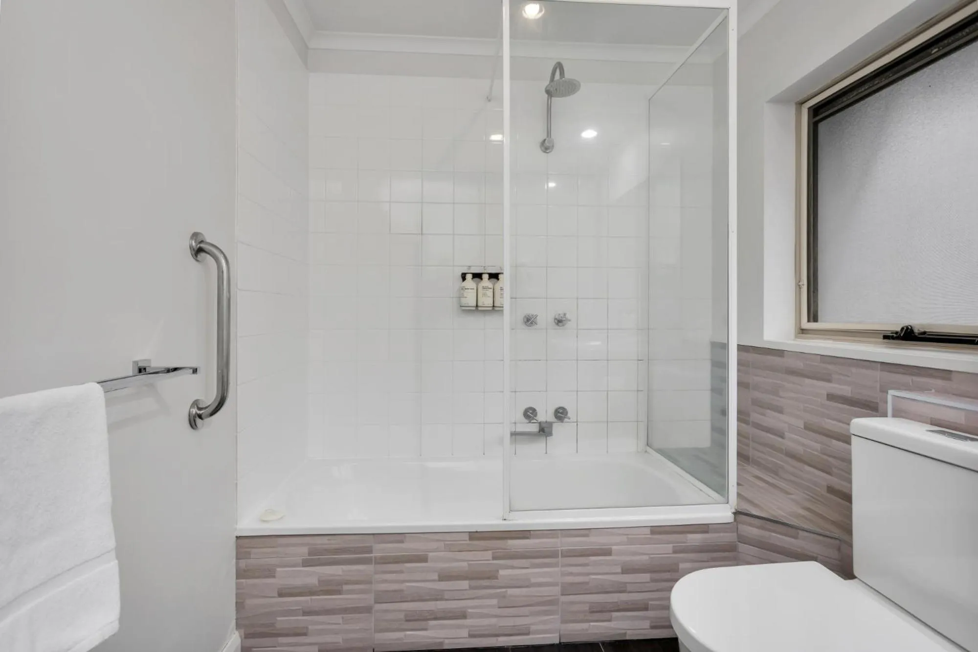 Shower in Elphin Serviced Apartments