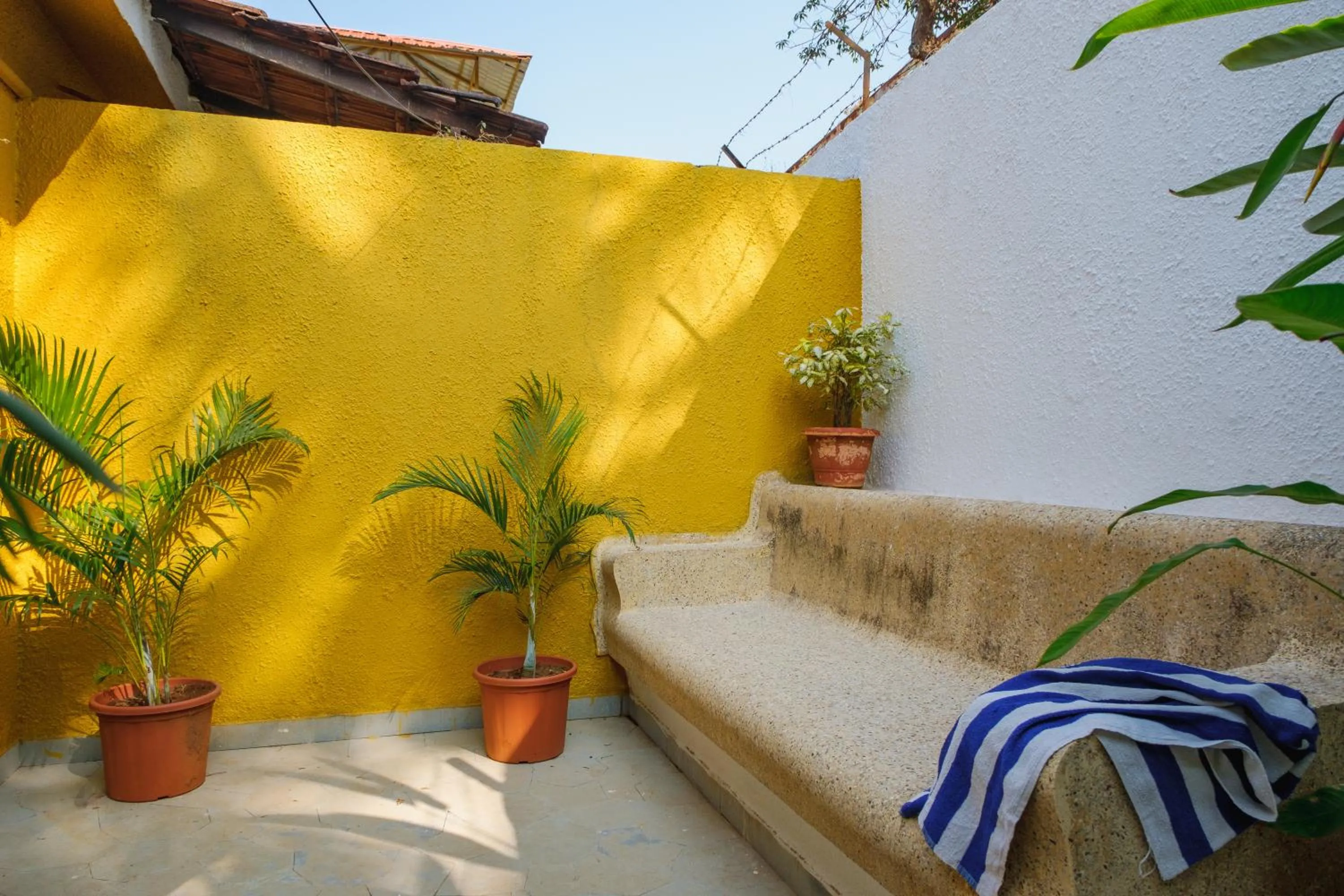 Shower in Granpa's Inn Hotel Bougainvillea
