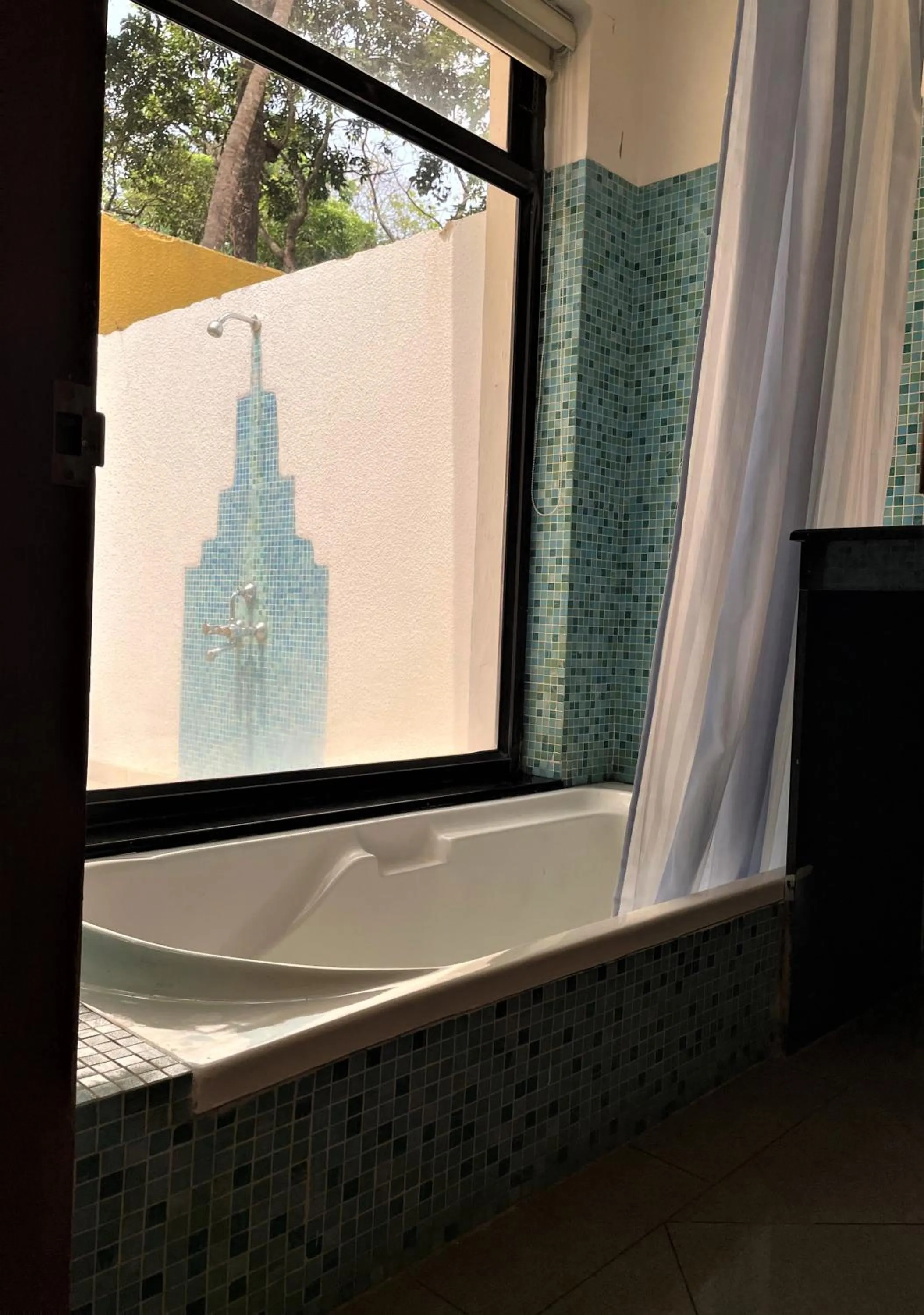 Bathroom in Granpa's Inn Hotel Bougainvillea