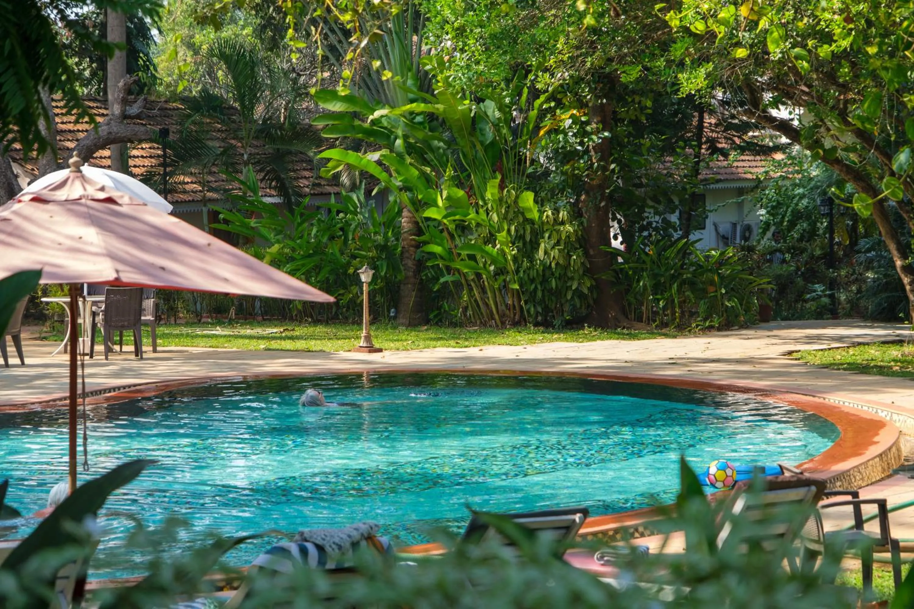 Garden in Granpa's Inn Hotel Bougainvillea