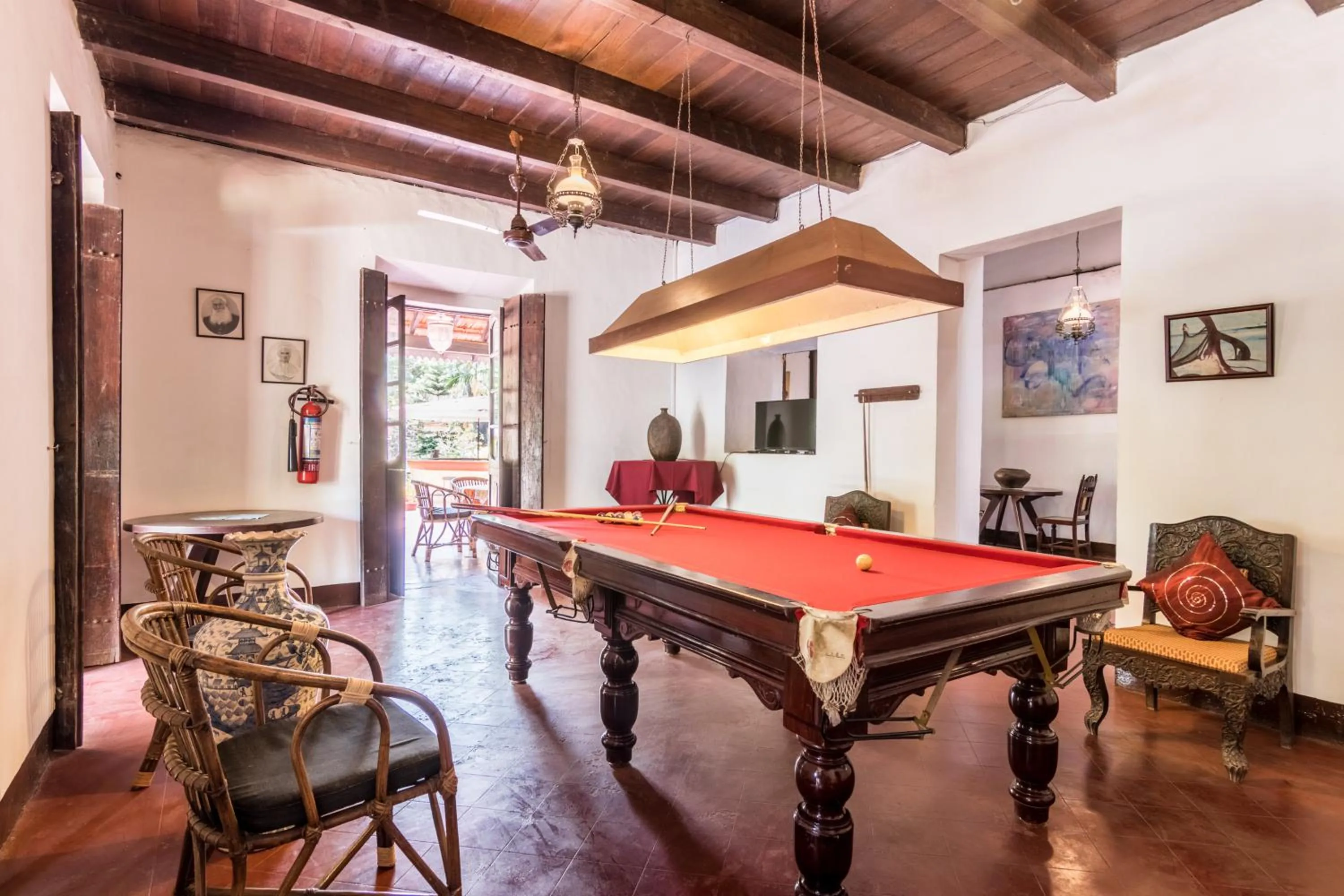 Billiard in Granpa's Inn Hotel Bougainvillea