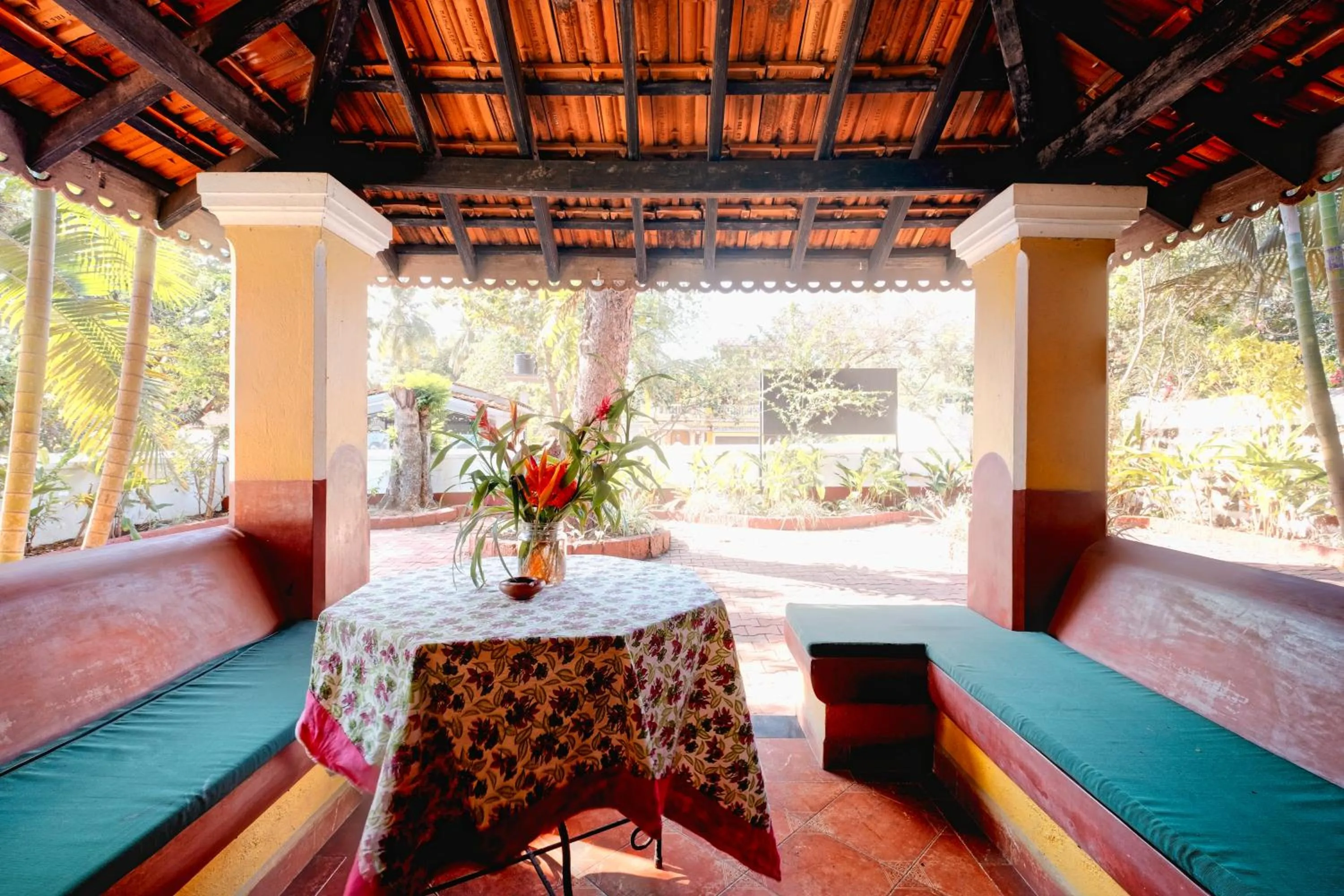 Patio in Granpa's Inn Hotel Bougainvillea