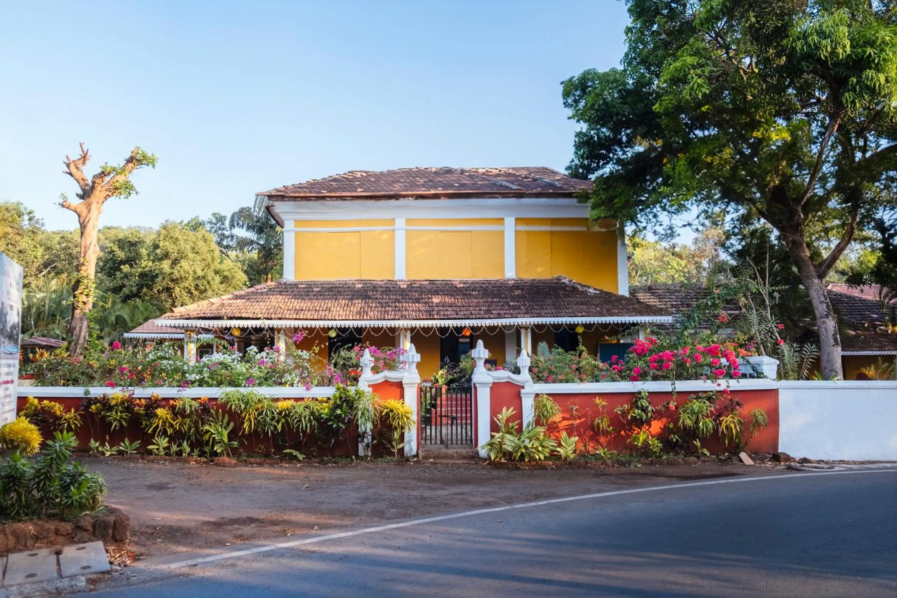 Property building in Granpa's Inn Hotel Bougainvillea