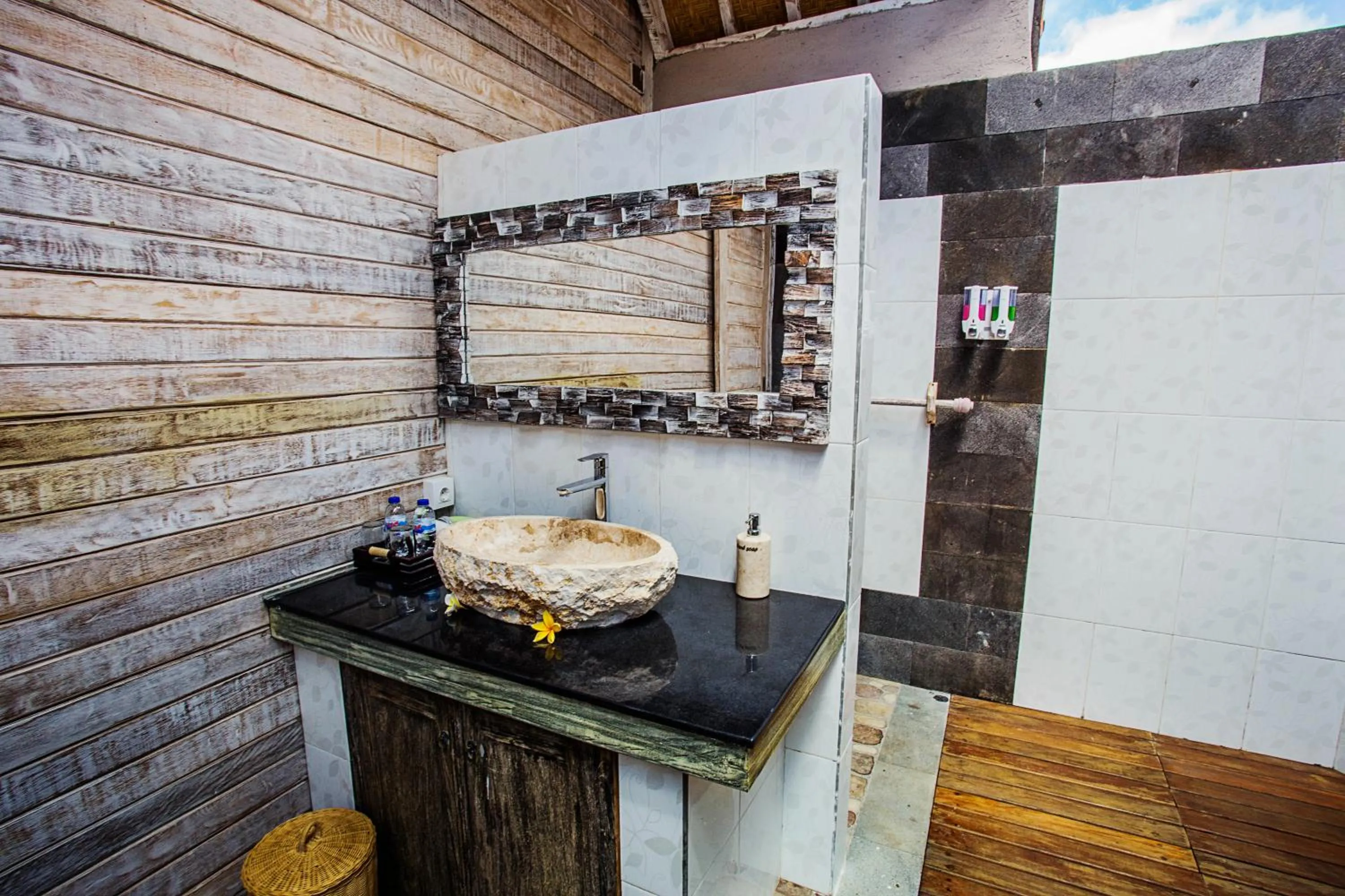 Open Air Bath in The Palm Grove Villas