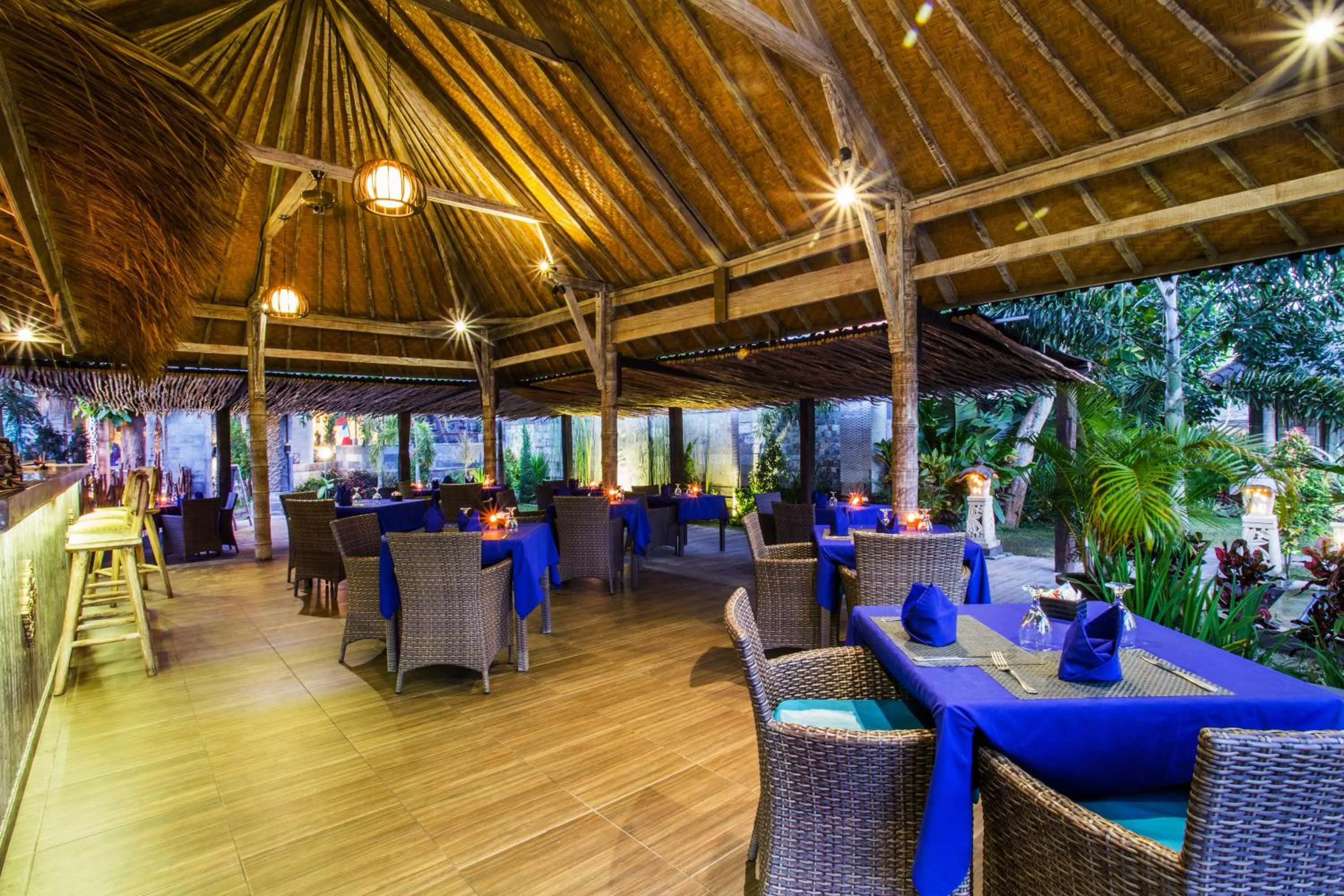 Restaurant/places to eat in The Palm Grove Villas