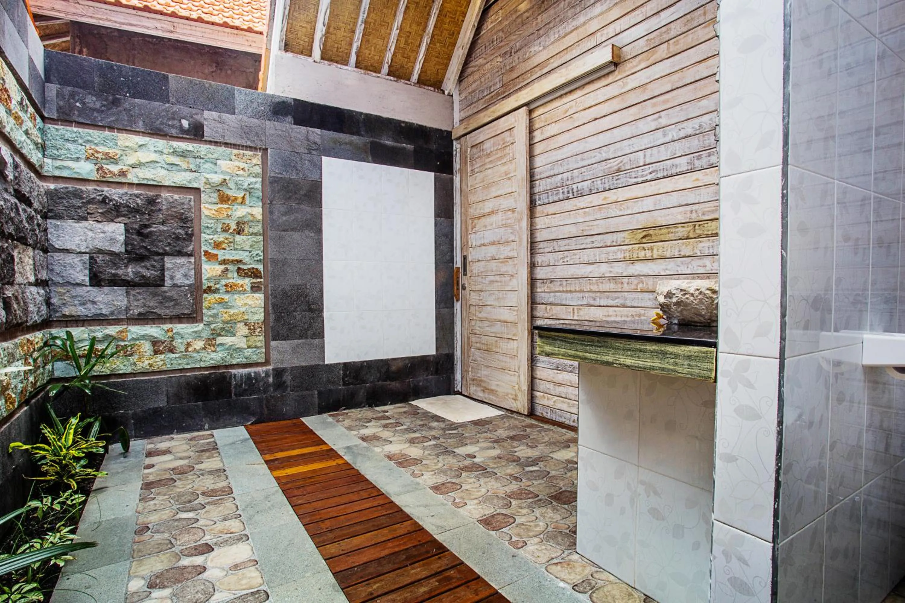 Open Air Bath in The Palm Grove Villas