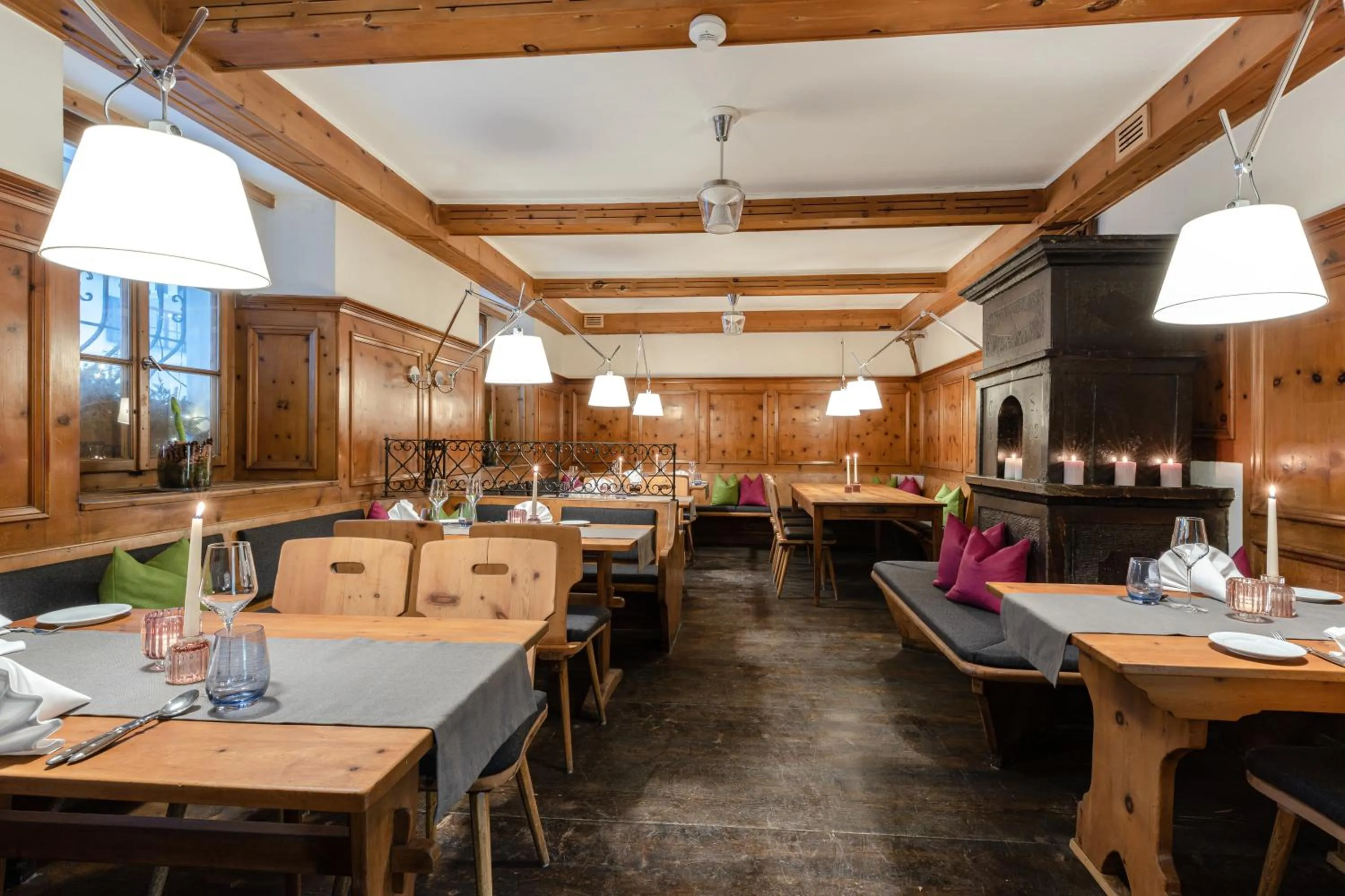 Restaurant/places to eat in Hotel Piz Mitgel