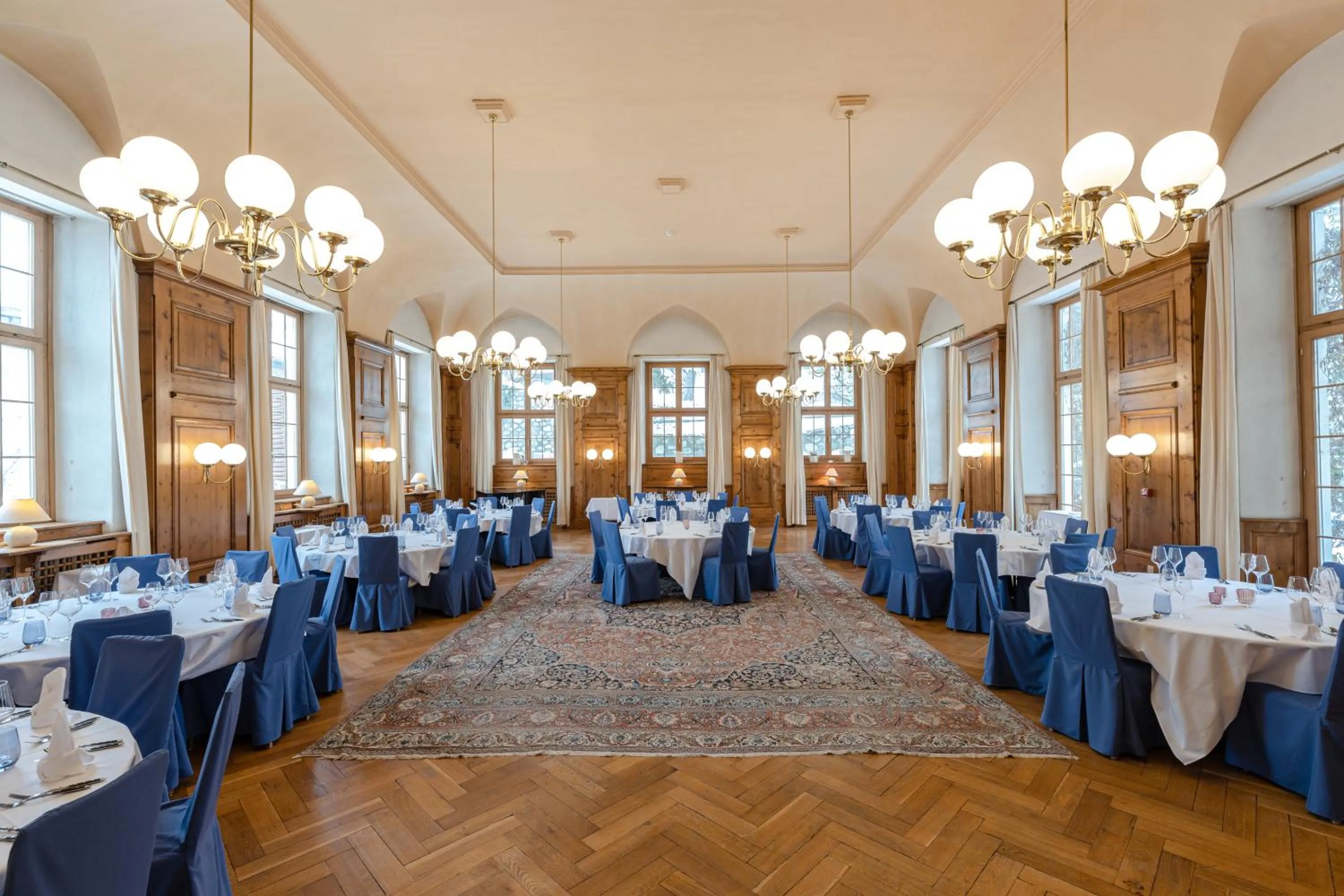 Restaurant/places to eat in Hotel Piz Mitgel